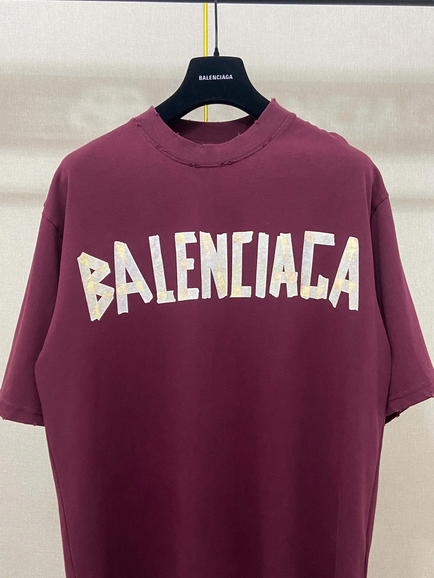 🅿️180 9110# Actual photo top version [[BALENCIA*GA] official website quality Paris new yellow tape bandage digital direct spray short-sleeved T-shirt OS version loose dropped shoulders Unisex style Fabric: 260g 100% pure cotton double yarn Process: front and rear digital direct spray garment wash worn distressed fixed color Color: gray blue white washed blue burgundy green Black silver rose red khaki Size: XS S M L