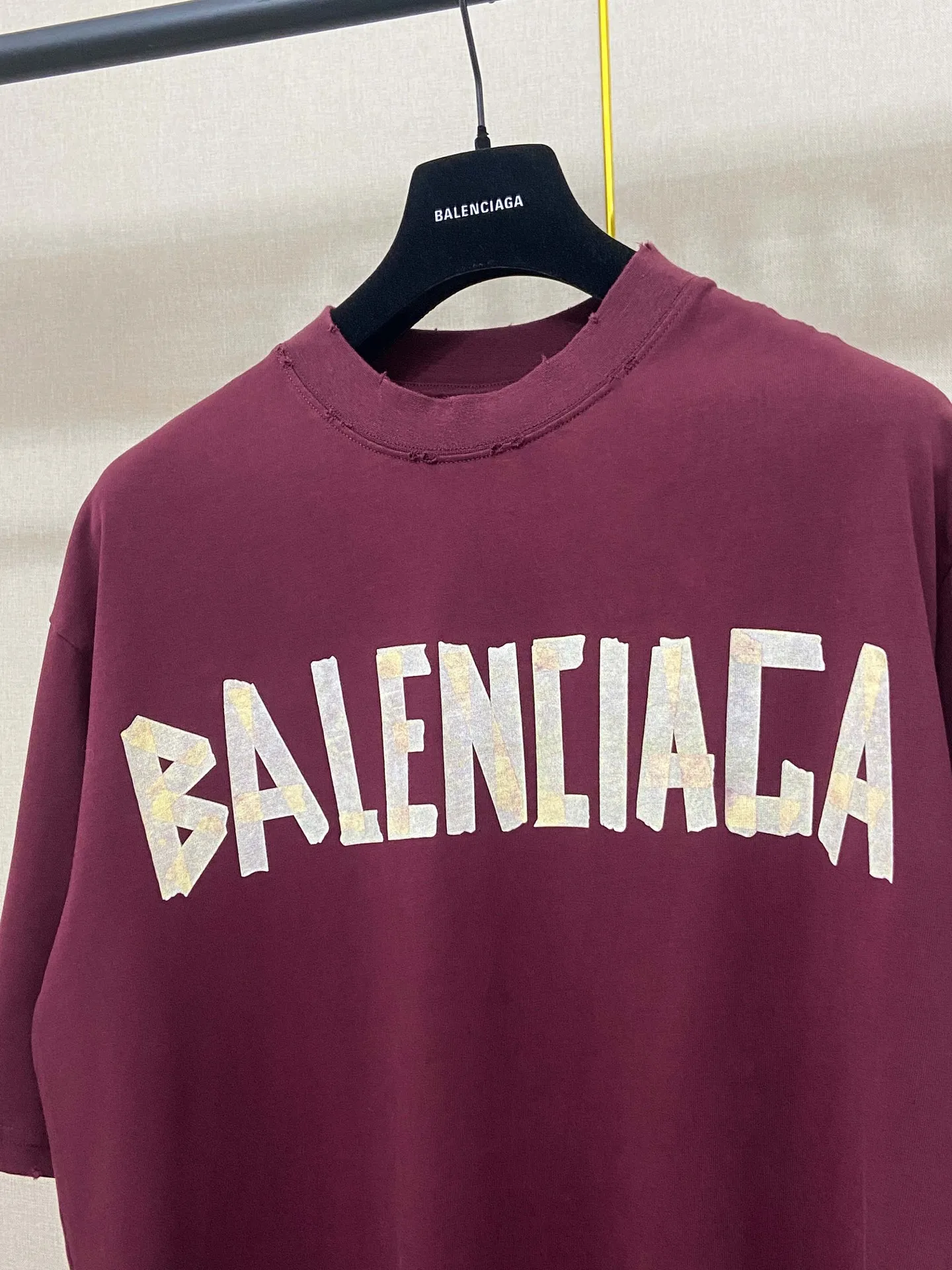 🅿️180 9110# Actual photo top version [[BALENCIA*GA] official website quality Paris new yellow tape bandage digital direct spray short-sleeved T-shirt OS version loose dropped shoulders Unisex style Fabric: 260g 100% pure cotton double yarn Process: front and rear digital direct spray garment wash worn distressed fixed color Color: gray blue white washed blue burgundy green Black silver rose red khaki Size: XS S M L