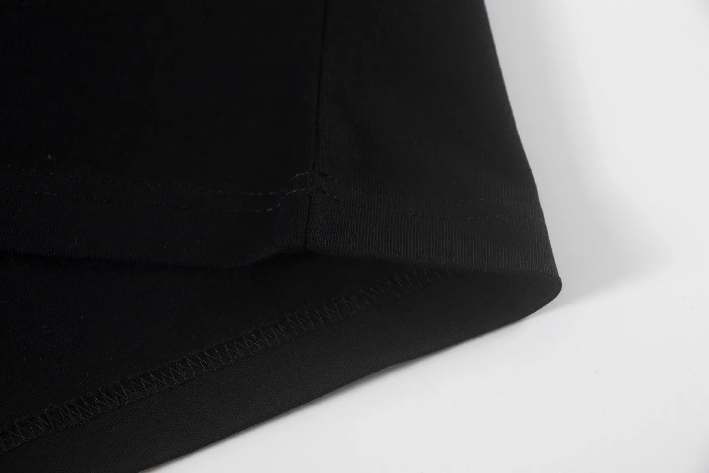 🅿️160 Balenciaga2026 new painted T-shirt Material: Made of high version 300g double yarn combed cotton Size: S M L XL Color: black and white Style number: W2806