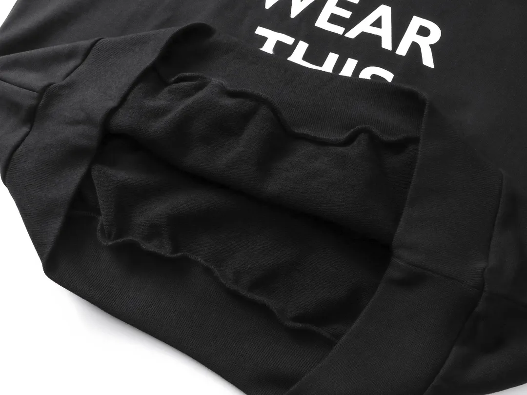 🅿️310 real photos [Top version. Official website quality] BALENCI*GA/Paris new style. 2024 autumn and winter new style. KEEP.CALM art print hooded sweatshirt, brick cabinet synchronization. Genuine product developed in the first time, happy to print and compare! The fabric is made of Paris ZP custom-woven and dyed cotton sweatshirt. Weighing 460 grams, the cloth surface is clean. The cloth pattern is clear, soft and comfortable. The threads are dyed with no color difference. The printing uses environmentally friendly imported materials. The letters are clear and the effect is three-dimensional. The version adopts OS loose shoulder design. Same style for men and women. Code: BL238938 Color: Black Size: XS S M L