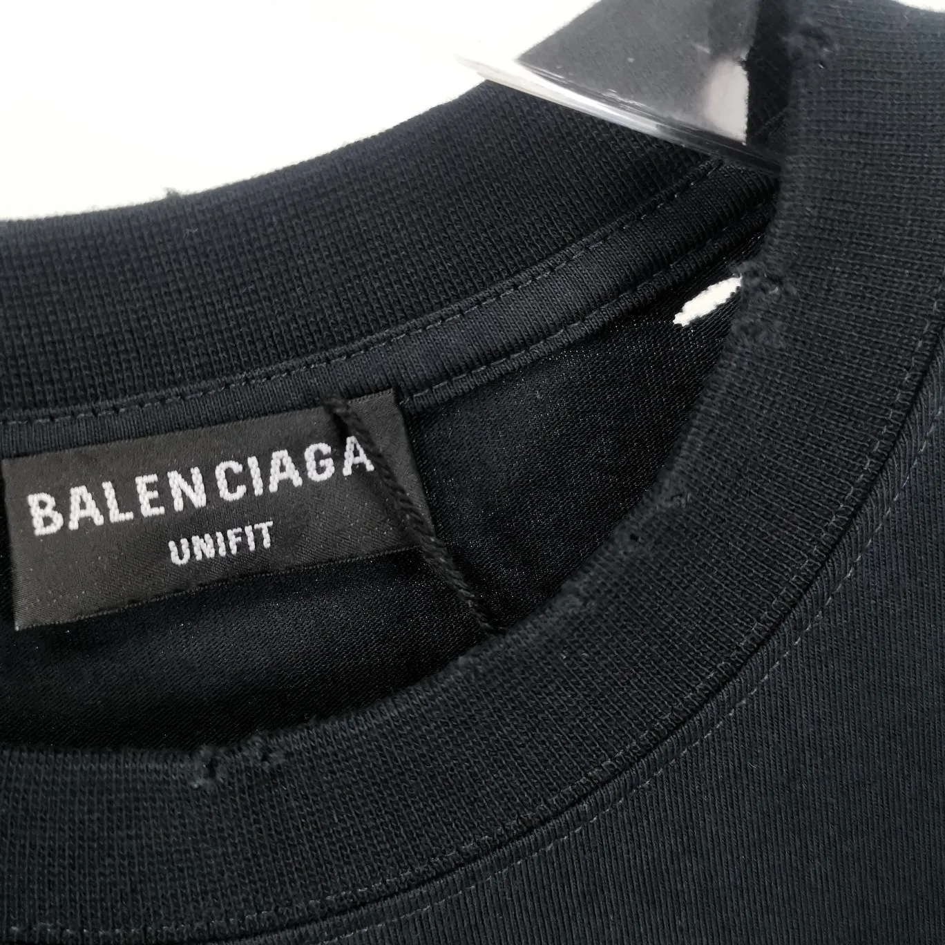 Supplementary details - the top tested version of Balenciaga BALENCIAGA Cola hole wheat wave embroidered printed short-sleeved T-shirts for male and female couples stars are available in three colors, ensuring the same fabric as the original version, no color difference! Customized dyeing in a package! INS, Xiaohongshu’s popular style, classics that never fade away! The king of orders in Spain, the fried chicken is highly recommended! 32S 280g pure cotton double yarn fabric, comfortable and wide! Full of drape! The printing uses Tajima embroidery machine imported from Japan, which is known as the fighter among embroidery machines. The embroidery is meticulous, with no threads or skipped threads, the printing and embroidery are full and fine, and the letter spacing is consistent with ZP! Wearing it gives you full confidence and peace of mind! The labels and washes are all correct! On behalf of G at the same level! Consistent packaging at the counter! The holes on the neckline are inlaid by hand, and the holes on the body are all pierced by in-line scanning, all of which are one-to-one craftsmanship! Size: XS-L Color: Black P:270