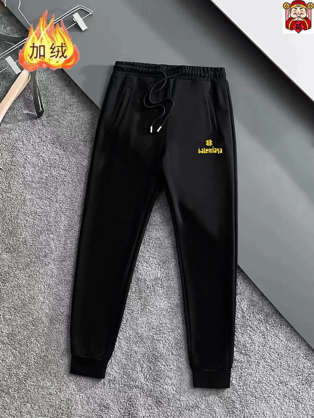 🅿️460 Directly approved brand [BALENCIAGA] (thick velvet) 2025 autumn and winter new product, celebrities’ favorite fashion casual suit, clean and neat tailoring, full of urban style. Made of high-quality customized fabrics, the inner warmth is excellent, the hand feels soft and dry, and the upper body effect is crisp and stylish. The three-dimensional cutting process and the pattern are all of high standards, and the silhouette version has the right benefits! It is not tight at all, and you feel good when you put it on. So many top-quality raw materials create high-end products with unparalleled value. It is the first choice for high-end fashion people. (Size: M-4XL can wear up to 200 pounds)