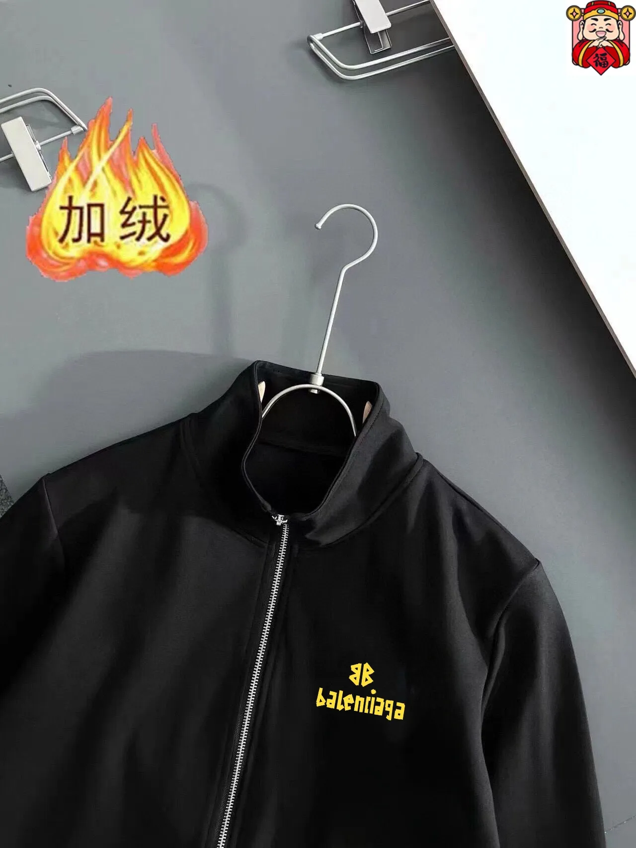 🅿️460 Directly approved brand [BALENCIAGA] (thick velvet) 2025 autumn and winter new product, celebrities’ favorite fashion casual suit, clean and neat tailoring, full of urban style. Made of high-quality customized fabrics, the inner warmth is excellent, the hand feels soft and dry, and the upper body effect is crisp and stylish. The three-dimensional cutting process and the pattern are all of high standards, and the silhouette version has the right benefits! It is not tight at all, and you feel good when you put it on. So many top-quality raw materials create high-end products with unparalleled value. It is the first choice for high-end fashion people. (Size: M-4XL can wear up to 200 pounds)