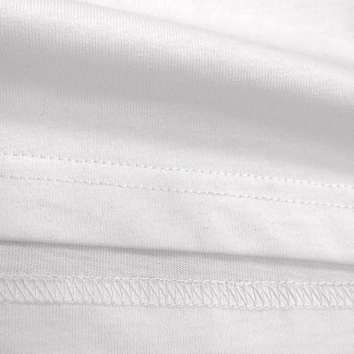 The top tested version, BALENCIAGA, pink jelly glue dissolved pure cotton, loose and breathable, trendy brand, same style short sleeves for male and female couples. The design elements are still as simple as ever. The letters on the chest are integrated with the design of melted jelly, giving an immediate sense of high-end. 100% double-yarn long-staple cotton fabric, pre-shrunk and washed, multi-dimensional handle. The printing is dot printing, cross-letter mold, inkjet-style heat transfer. The gel letters are first made and then fixed on the fabric through high-temperature pressing. The elements are simple and versatile. They look great in any combination. Color: black and white Size: XS-L P:250