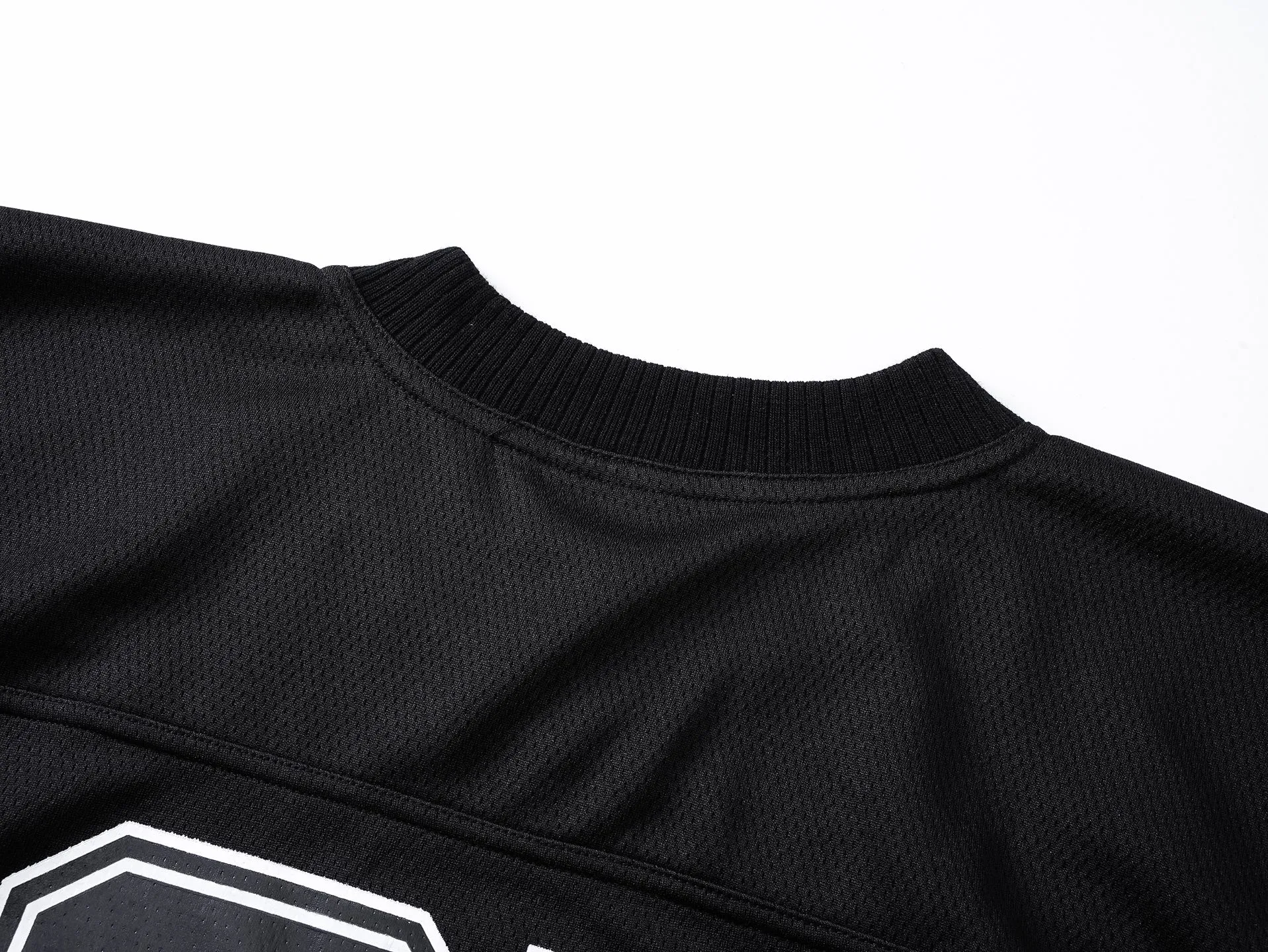 🅿️210 Actual pictures [Top version. Official website quality] BALENCI*GA/Paris double ring LOGO printed back No. 25 short-sleeved jersey. The collar adopts computer laser rib top collar, no shoulder seams, and extra-heavy craftsmanship. SS25 latest model. Research and development at the first time, different market currencies. Comparisons welcome. The fabric is made of custom-woven sports fabric that absorbs moisture and is comfortable and dry. Whether you are doing sports or fitness or going out on the street every day, you can easily become the center of attention. Stretch ribbing at neckline. Weighing 220 grams, the cloth surface is clean. The cloth pattern is clear, soft and comfortable. The threads are dyed with no color difference. The printing uses imported environmentally friendly rubber paddles, and the pattern letters are clear, three-dimensional and without burrs. Jubie market produces pictures based on pictures. Welcome to compare. The version adopts OS loose shoulder design. Same style for men and women. Code: BL253735 Color: black, red Size: XS S M L