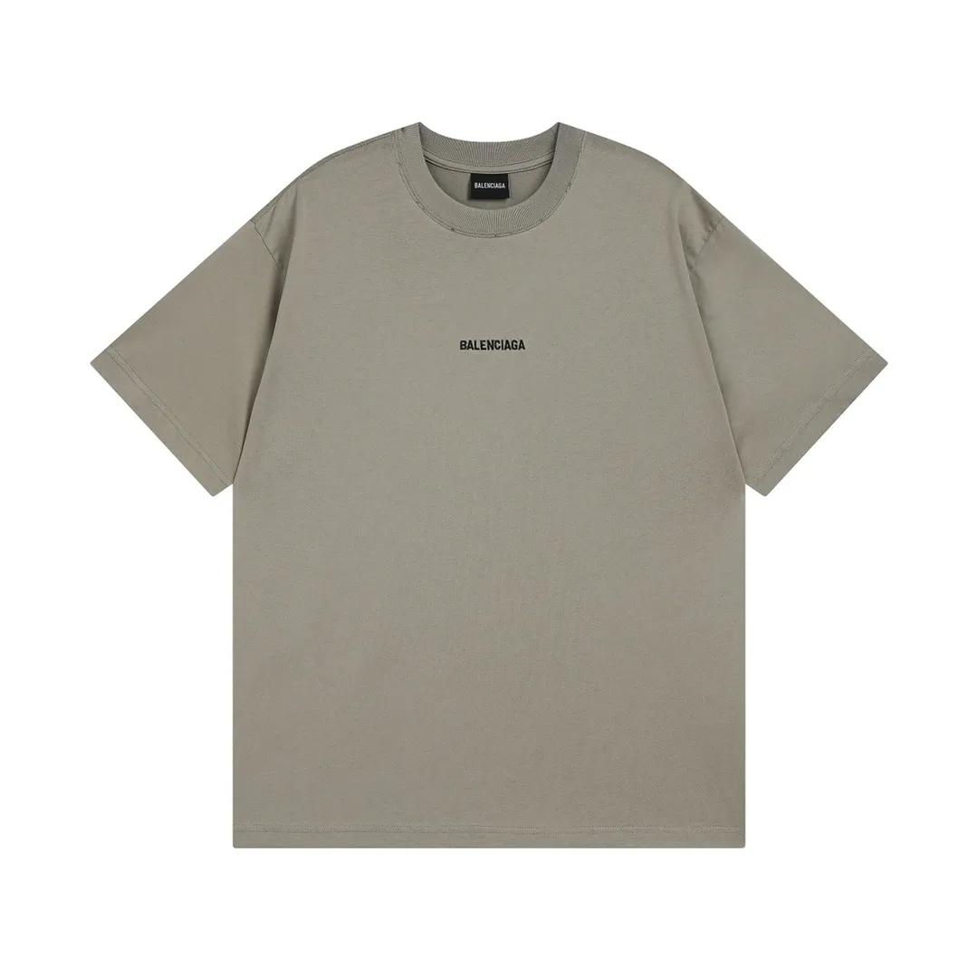 🅿️174 Detailed picture [Top version. Official website quality] BALENCI*GA/Paris#Classic style. Classic letter embroidery on the front and back. Ready-to-wear worn short-sleeved T-shirt #2023 spring and summer brick cabinet synchronization.                       The fabric is made of Paris ZP custom-woven and dyed cotton double yarn, weighing 260 grams. The cloth surface is clean. The cloth pattern is clear, soft and comfortable. The threads are dyed with no color difference. The classic letters are embroidered with imported embroidery machines, the letters are clear and the effect is three-dimensional. The garments are distressed and hand-worn. Restore the brick cabinet, adopt the OS loose shoulder version. Same style for men and women. Code: BL223006 Color: smoke gray, purple, light green, peacock blue, black, rice coffee, gray green Size: XS S M L