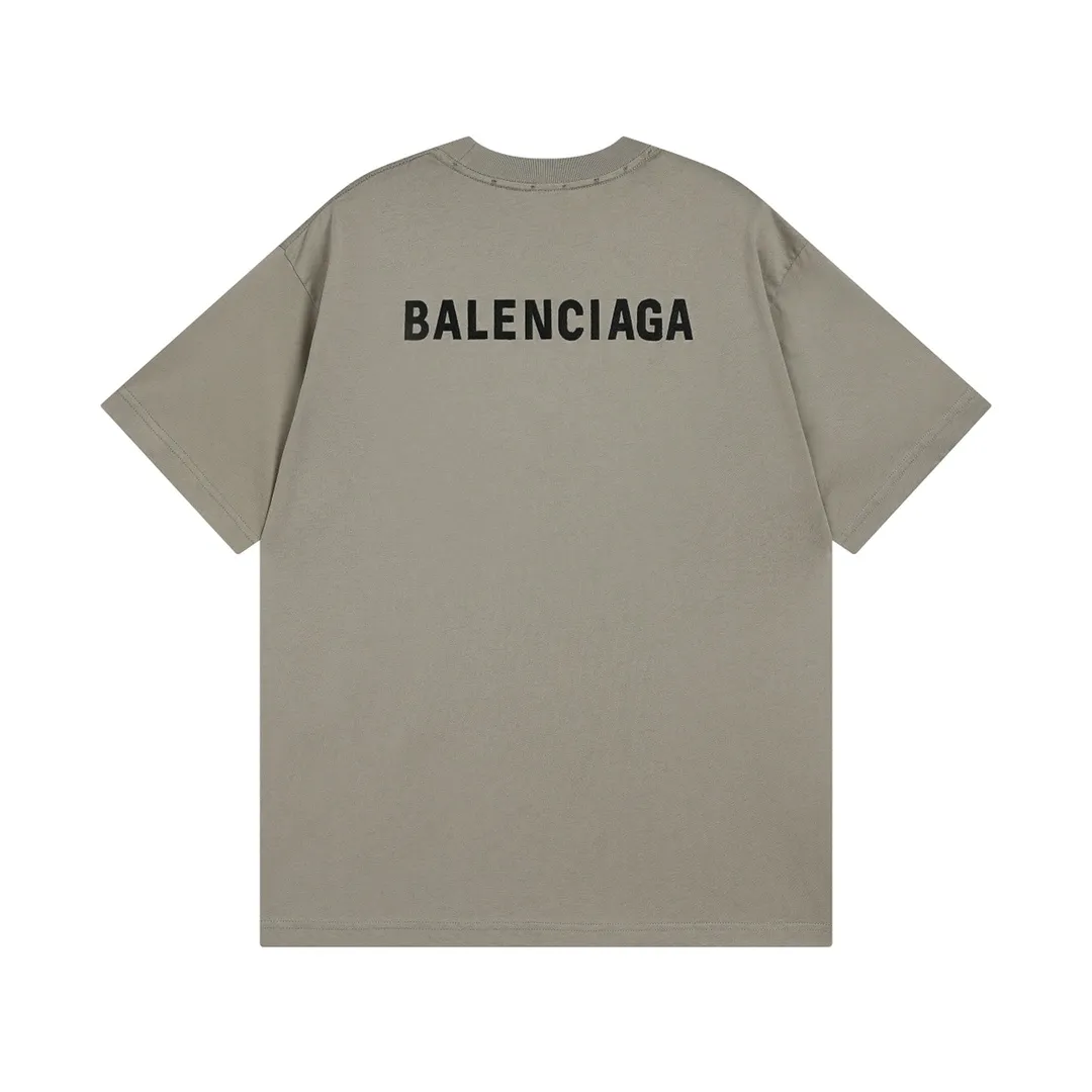 🅿️174 Detailed picture [Top version. Official website quality] BALENCI*GA/Paris#Classic style. Classic letter embroidery on the front and back. Ready-to-wear worn short-sleeved T-shirt #2023 spring and summer brick cabinet synchronization.                       The fabric is made of Paris ZP custom-woven and dyed cotton double yarn, weighing 260 grams. The cloth surface is clean. The cloth pattern is clear, soft and comfortable. The threads are dyed with no color difference. The classic letters are embroidered with imported embroidery machines, the letters are clear and the effect is three-dimensional. The garments are distressed and hand-worn. Restore the brick cabinet, adopt the OS loose shoulder version. Same style for men and women. Code: BL223006 Color: smoke gray, purple, light green, peacock blue, black, rice coffee, gray green Size: XS S M L