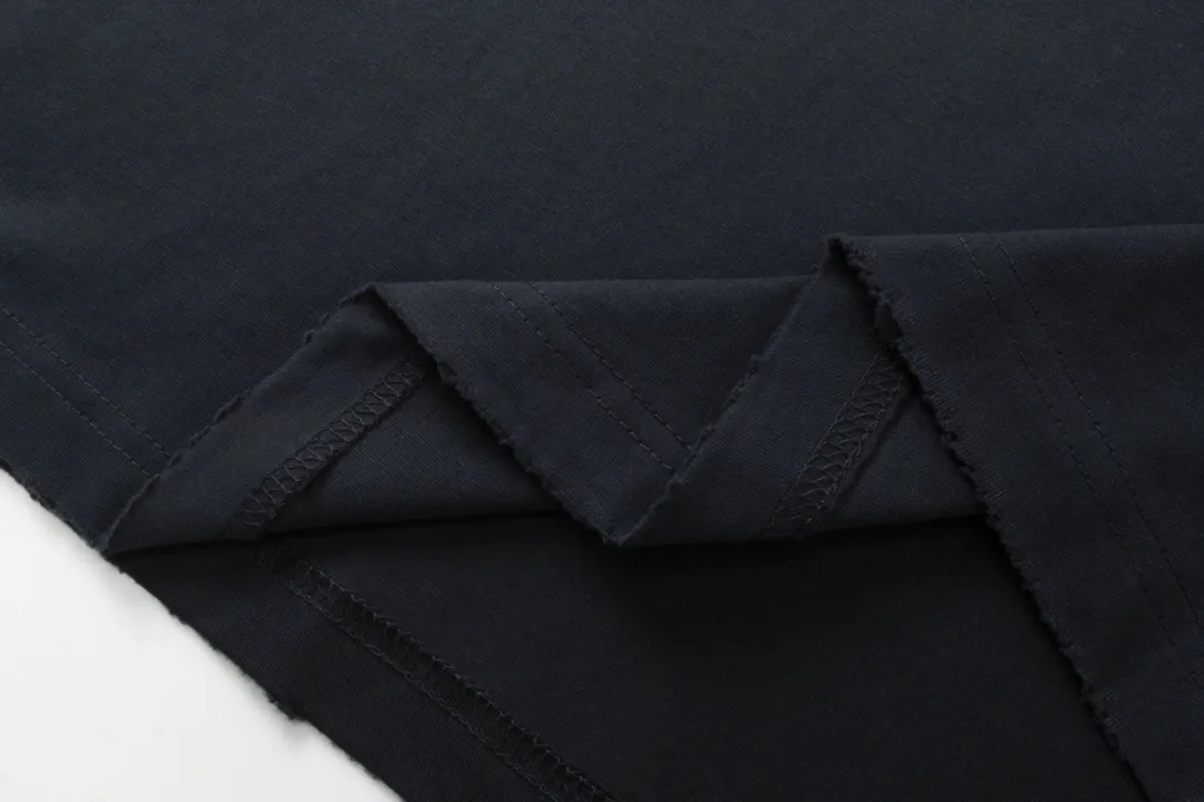 🅿️180 detailed pictures [Top version. Official website quality] BALENCI*GA/Paris. 2024 new style. New LOGO straight crack printed ready-to-wear frayed distressed short-sleeved T-shirt, brick cabinet synchronization. Genuine product developed at the first time, happy to print and compare! The fabric is made of Paris ZP custom-woven and dyed cotton double yarn. Weighing 260 grams, the cloth surface is clean. The cloth pattern is clear, soft and comfortable. The threads are dyed with no color difference. The classic LOGO is printed using environmentally friendly imported materials, with clear straight-crack pattern letters and a three-dimensional effect. Restored brick cabinet. Ready-made garments are washed, worn and distressed. Different market currency. Welcome to compare. The version adopts OS loose shoulder design. Same style for men and women. Code: BL223305 Color: gray blue, apricot, yellow Size: XS to L