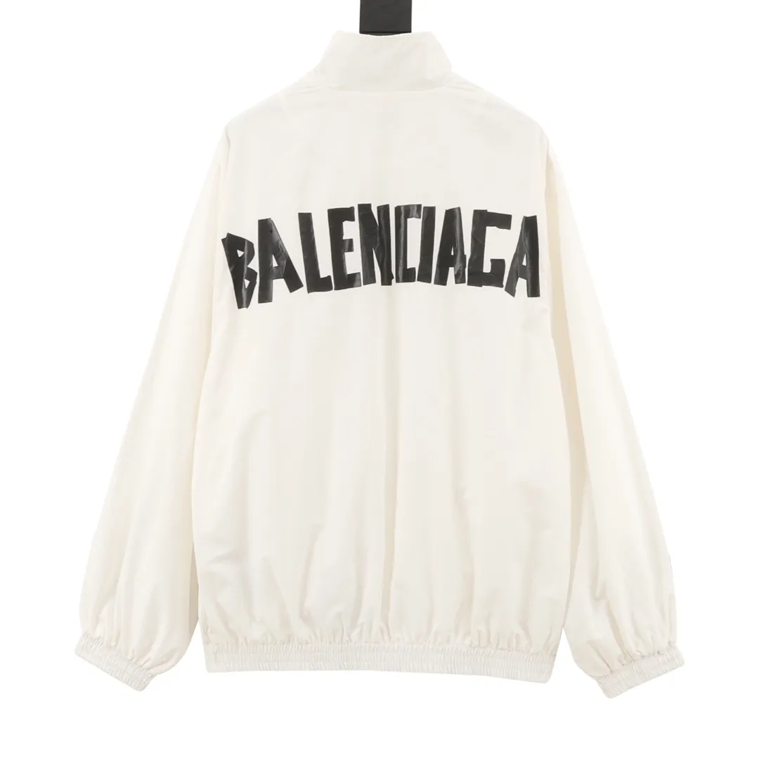🅿️620 balenciaga/Balenciaga tape printed jacket, light luxury, a must-have item for daily commuting for men and women. Correct version welcome to compare · Made of T800 professional jacket polyester fabric · The entire fabric is pre-treated with a waterproof coating · The interior is made of three-level polyester bird's eye mesh · OS ultra-loose silhouette design · Side zipper pockets Small high stand collar design · Internal zipper hidden pocket design · Elastic waistband design at the hem · Customized molded hardware zippers Double puller design for jackets · Printing adopts Israeli Kornit digital direct printing process · Original main mark, washed tag brand packaging SIZE: S-L