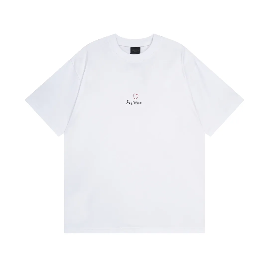 🅿️170 Detail Picture [Top version. Official website quality] BALENCI*GA/Paris BALENCI*GA#Valentine's Day. The latest model limited to Chinese Valentine's Day, love embroidered washed and distressed short-sleeved T-shirt brick cabinet synchronization. The fabric is made of Paris ZP custom-woven and dyed cotton double yarn. The weight is 260 grams. The cloth surface is clean. The cloth pattern is clear. Soft and comfortable. Good color fastness. Not easy to change color. The threads are woven and dyed with no color difference. The front and back embroidery is embroidered with an embroidery machine imported from Tajima. The effect is three-dimensional and the garment is distressed. The version adopts OS loose shoulder design. Same style for men and women. Code: BL233306 Color: black. White, red Size: XS to L