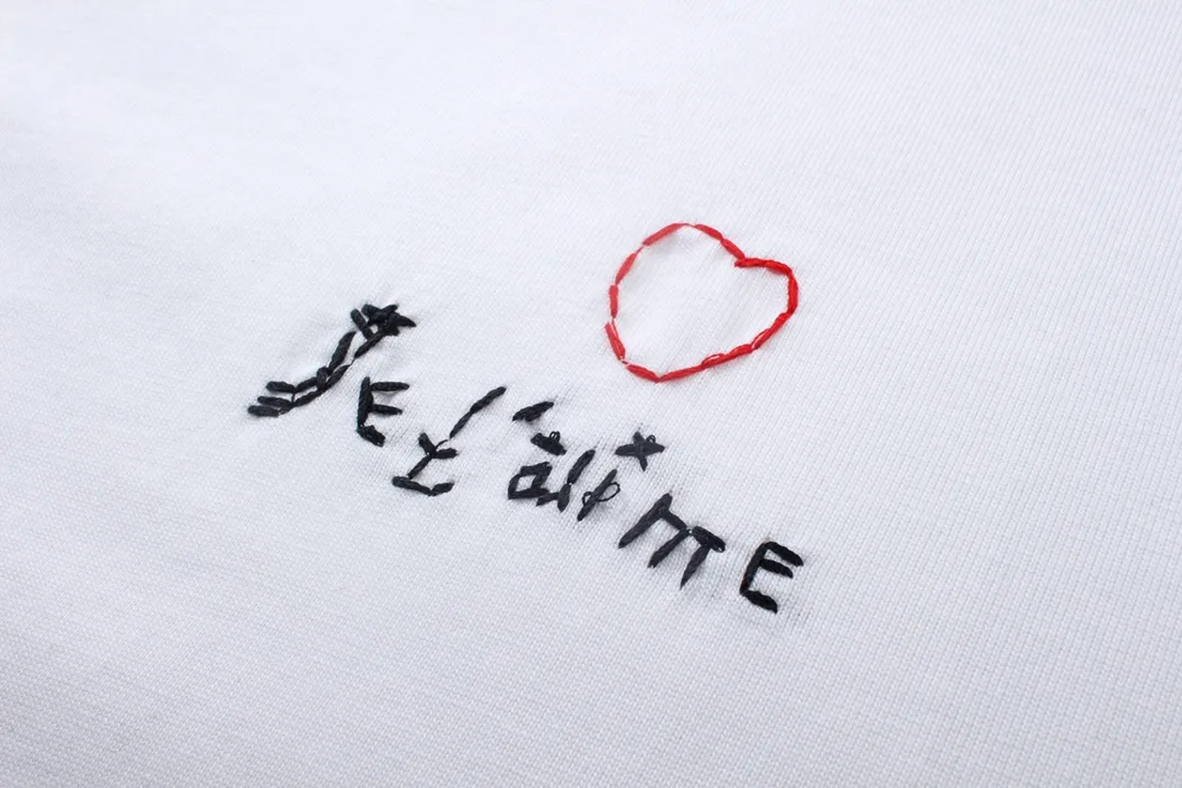 🅿️170 Detail Picture [Top version. Official website quality] BALENCI*GA/Paris BALENCI*GA#Valentine's Day. The latest model limited to Chinese Valentine's Day, love embroidered washed and distressed short-sleeved T-shirt brick cabinet synchronization. The fabric is made of Paris ZP custom-woven and dyed cotton double yarn. The weight is 260 grams. The cloth surface is clean. The cloth pattern is clear. Soft and comfortable. Good color fastness. Not easy to change color. The threads are woven and dyed with no color difference. The front and back embroidery is embroidered with an embroidery machine imported from Tajima. The effect is three-dimensional and the garment is distressed. The version adopts OS loose shoulder design. Same style for men and women. Code: BL233306 Color: black. White, red Size: XS to L