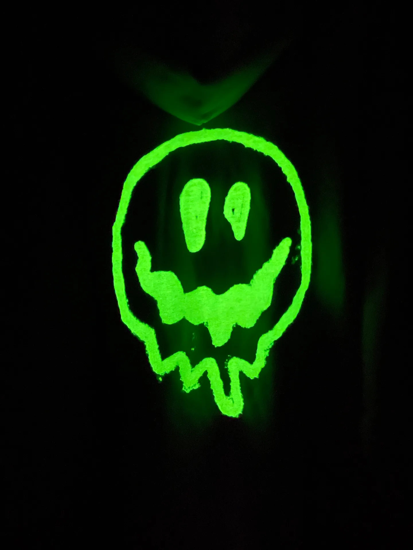 🅿️390 real photos [Top version. Official website quality] BALENCI*GA/25 new model. The front of the alien is directly printed with hithg there+dripley art work + luminous effect. The alien is printed on the front and the smiley face is printed on the back. The right sleeve is embroidered with letters LOGO. Zipper cardigan hooded sweatshirt SS25 latest model. Research and development at the first time, different market currencies. Comparisons welcome. The fabric is made of Paris ZP custom-woven and dyed cotton sweatshirt, with a weight of 2460 grams. The cloth surface is clean. The cloth pattern is clear, soft and comfortable. The threads are dyed with no color difference. The printing uses computer direct printing + luminous effect. Jubie market currency. Welcome to compare. The version adopts OS loose shoulder design. Same style for men and women. Code: BL259906 Color: off-white, black, floral gray Size: XS S M L