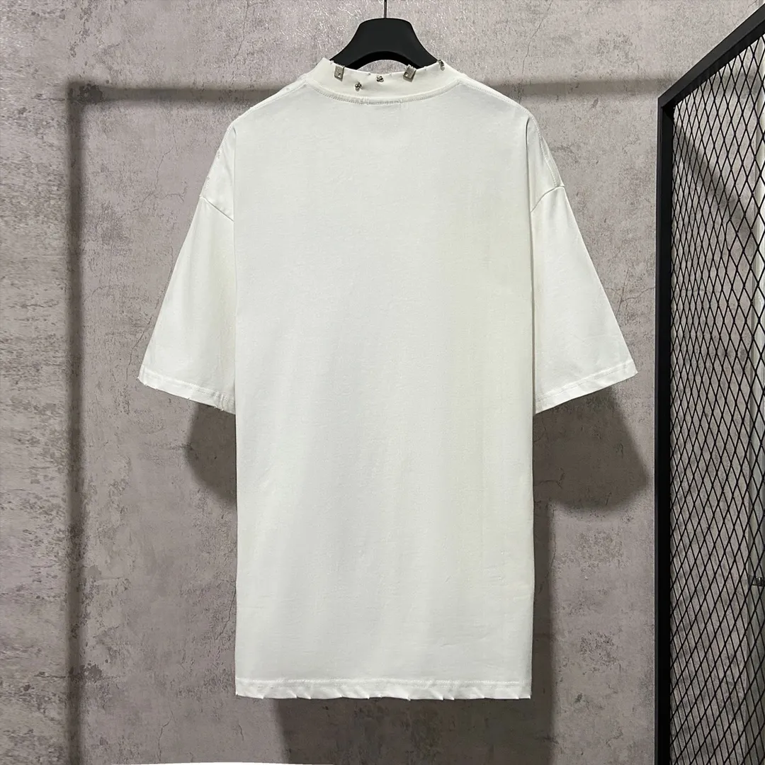 🅿️210 9139# Detailed picture Top version [[BALENCIA*GA] Official website quality Paris new hardware buckle rivet perforated short-sleeved T-shirt OS version Loose dropped shoulders Unisex style Fabric: 260 grams 100% cotton double yarn Craftsmanship: Hand-made buttoning Garment washing Frayed Old styling Solid color Color: Black White Size: XS S M L
