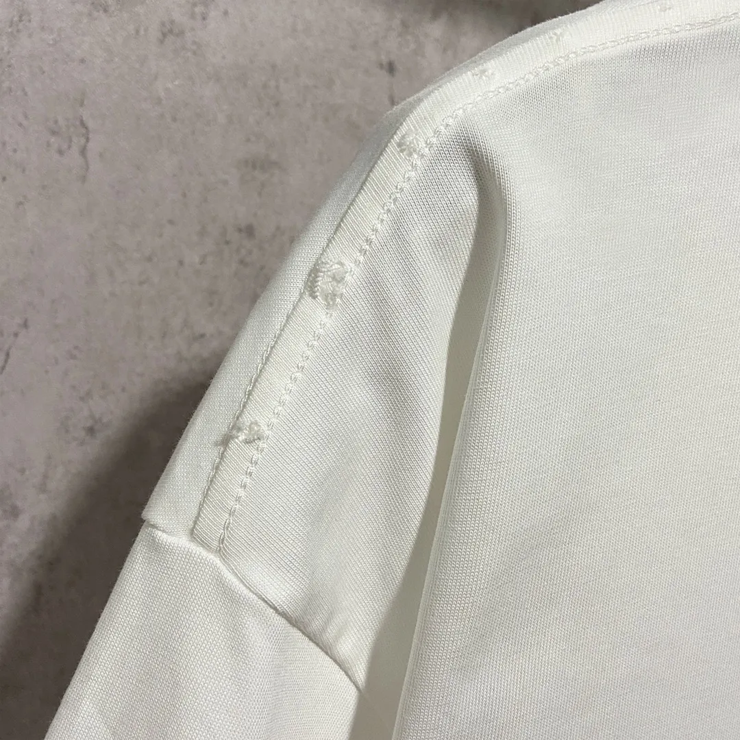 🅿️210 9139# Detailed picture Top version [[BALENCIA*GA] Official website quality Paris new hardware buckle rivet perforated short-sleeved T-shirt OS version Loose dropped shoulders Unisex style Fabric: 260 grams 100% cotton double yarn Craftsmanship: Hand-made buttoning Garment washing Frayed Old styling Solid color Color: Black White Size: XS S M L