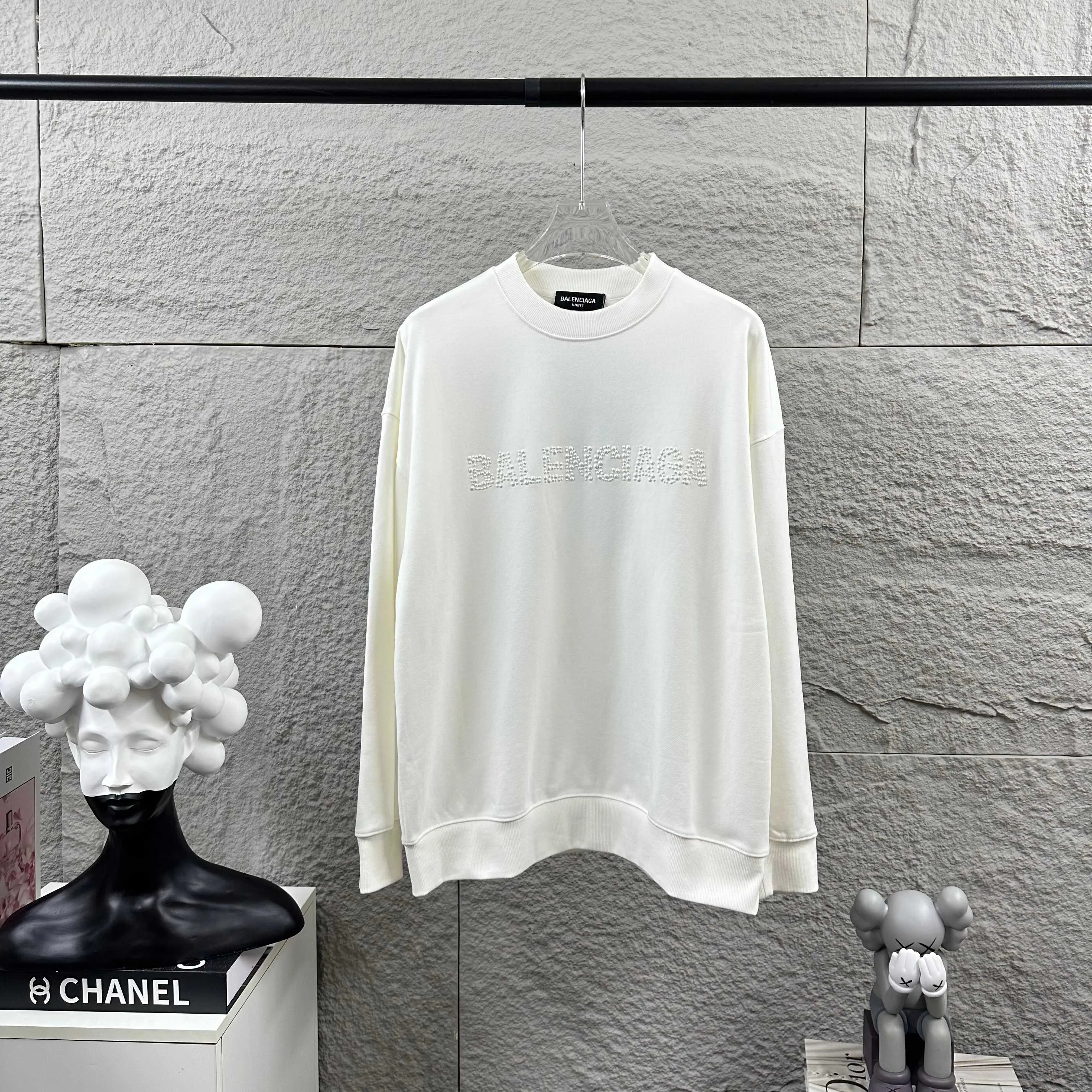 🅿️260 BALENCI*GA Paris 2025 early autumn and winter new long-sleeved sweatshirt, classic letter three-dimensional pearl craftsmanship, custom terry fabric, round neck pullover, same style for men and women Color: black white Size: S (90-130 catties) M (120-150 catties) L (140-165 catties) XL (160-180 catties) XXL (180-210 pounds)