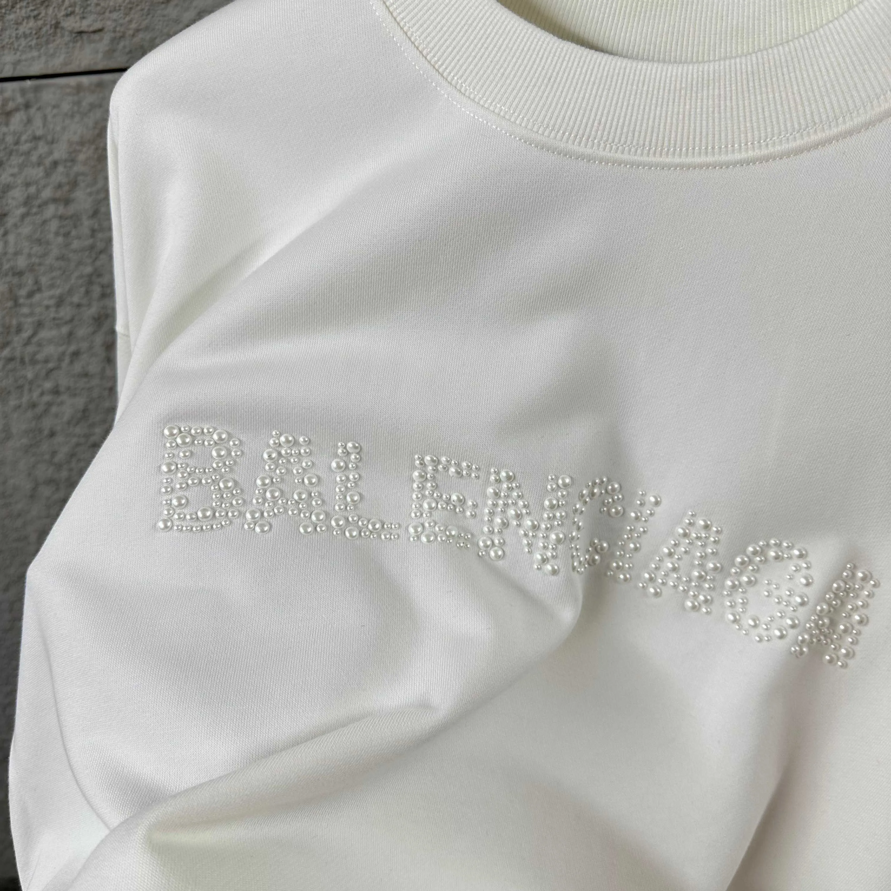 🅿️260 BALENCI*GA Paris 2025 early autumn and winter new long-sleeved sweatshirt, classic letter three-dimensional pearl craftsmanship, custom terry fabric, round neck pullover, same style for men and women Color: black white Size: S (90-130 catties) M (120-150 catties) L (140-165 catties) XL (160-180 catties) XXL (180-210 pounds)