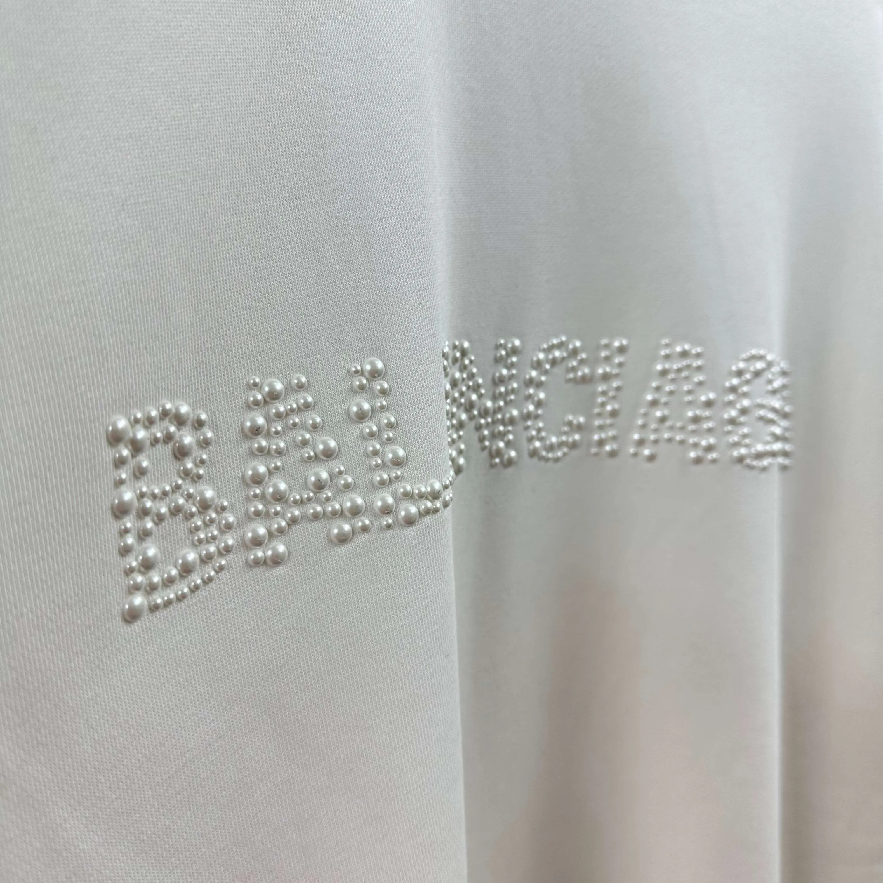 🅿️260 BALENCI*GA Paris 2025 early autumn and winter new long-sleeved sweatshirt, classic letter three-dimensional pearl craftsmanship, custom terry fabric, round neck pullover, same style for men and women Color: black white Size: S (90-130 catties) M (120-150 catties) L (140-165 catties) XL (160-180 catties) XXL (180-210 pounds)