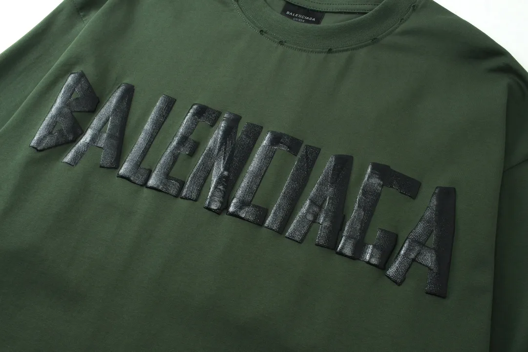 🅿️250 BALENCI*GA Paris tape series printed washed distressed long sleeves. The fabric is made of 280g Paris-specific double yarns*high weight 1:1 double yarn rib. The front and rear panels are made of imported Kornray machine direct-injection printing technology. Distressing + multi-position cutting and wear-making process. Two high-temperature shaping washes. os dropped shoulders and loose version. Same style for men and women -Color: off-white, iron gray, burgundy, green, black blue, fog blue -SIZE: XS S M L style number 8602#