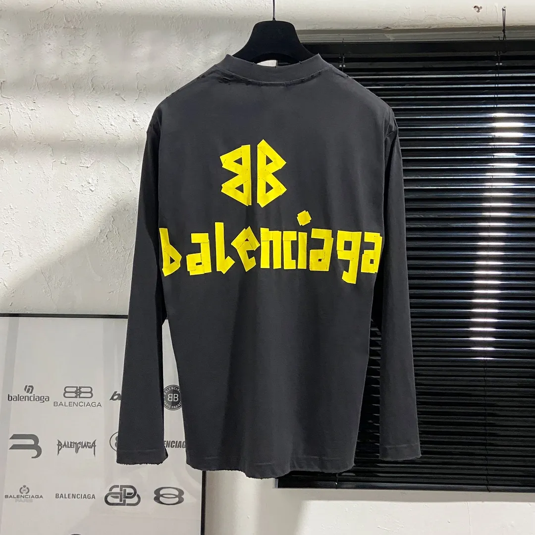 🅿️200 8110# Actual pictures Top version [[BALENCIA*GA] Official website quality Paris new yellow tape digital direct spray long-sleeved T-shirt OS version Loose dropped shoulders Unisex style Fabric: 260g 100% cotton double yarn Process: Front and back digital direct spray Garment wash Frayed Distressed Styling Solid Color Color: Gray blue Black White Washed blue Burgundy Green Size: XS S M L