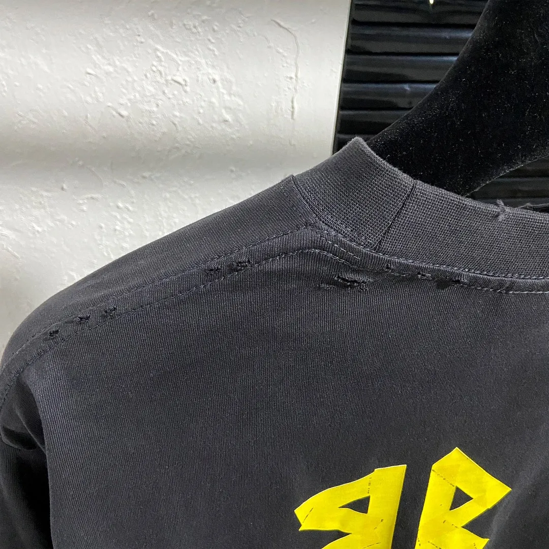 🅿️200 8110# Actual pictures Top version [[BALENCIA*GA] Official website quality Paris new yellow tape digital direct spray long-sleeved T-shirt OS version Loose dropped shoulders Unisex style Fabric: 260g 100% cotton double yarn Process: Front and back digital direct spray Garment wash Frayed Distressed Styling Solid Color Color: Gray blue Black White Washed blue Burgundy Green Size: XS S M L