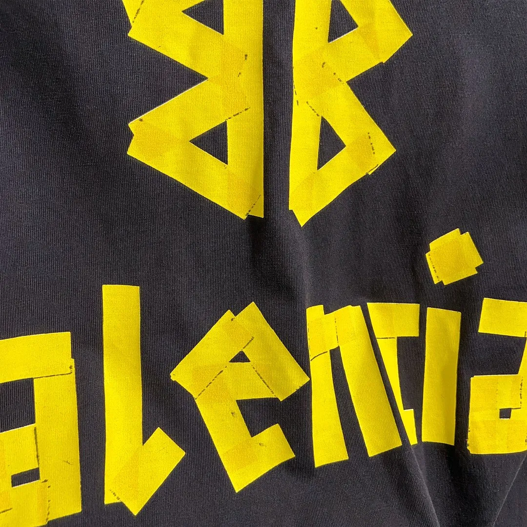 🅿️200 8110# Actual pictures Top version [[BALENCIA*GA] Official website quality Paris new yellow tape digital direct spray long-sleeved T-shirt OS version Loose dropped shoulders Unisex style Fabric: 260g 100% cotton double yarn Process: Front and back digital direct spray Garment wash Frayed Distressed Styling Solid Color Color: Gray blue Black White Washed blue Burgundy Green Size: XS S M L
