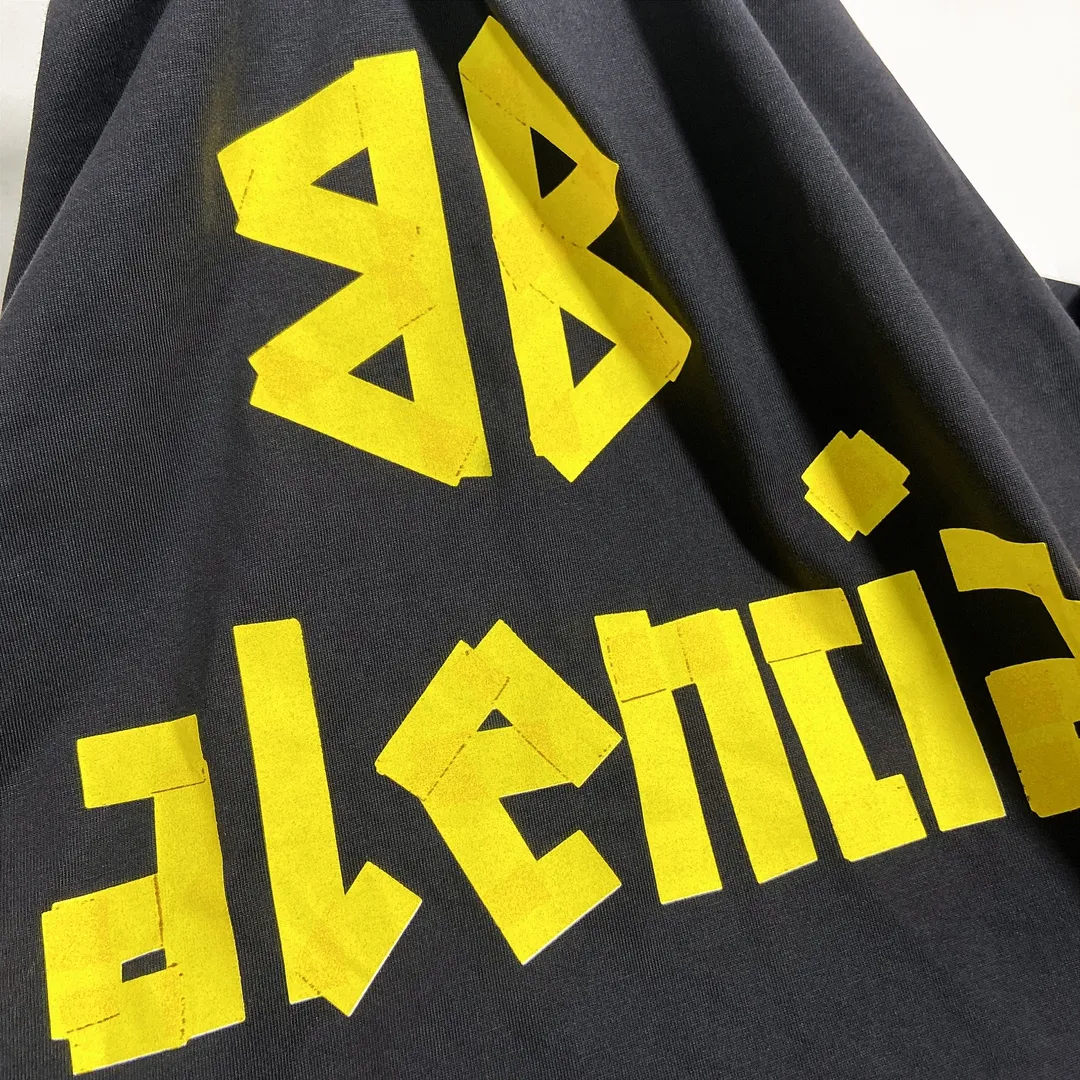 🅿️200 8110# Actual pictures Top version [[BALENCIA*GA] Official website quality Paris new yellow tape digital direct spray long-sleeved T-shirt OS version Loose dropped shoulders Unisex style Fabric: 260g 100% cotton double yarn Process: Front and back digital direct spray Garment wash Frayed Distressed Styling Solid Color Color: Gray blue Black White Washed blue Burgundy Green Size: XS S M L