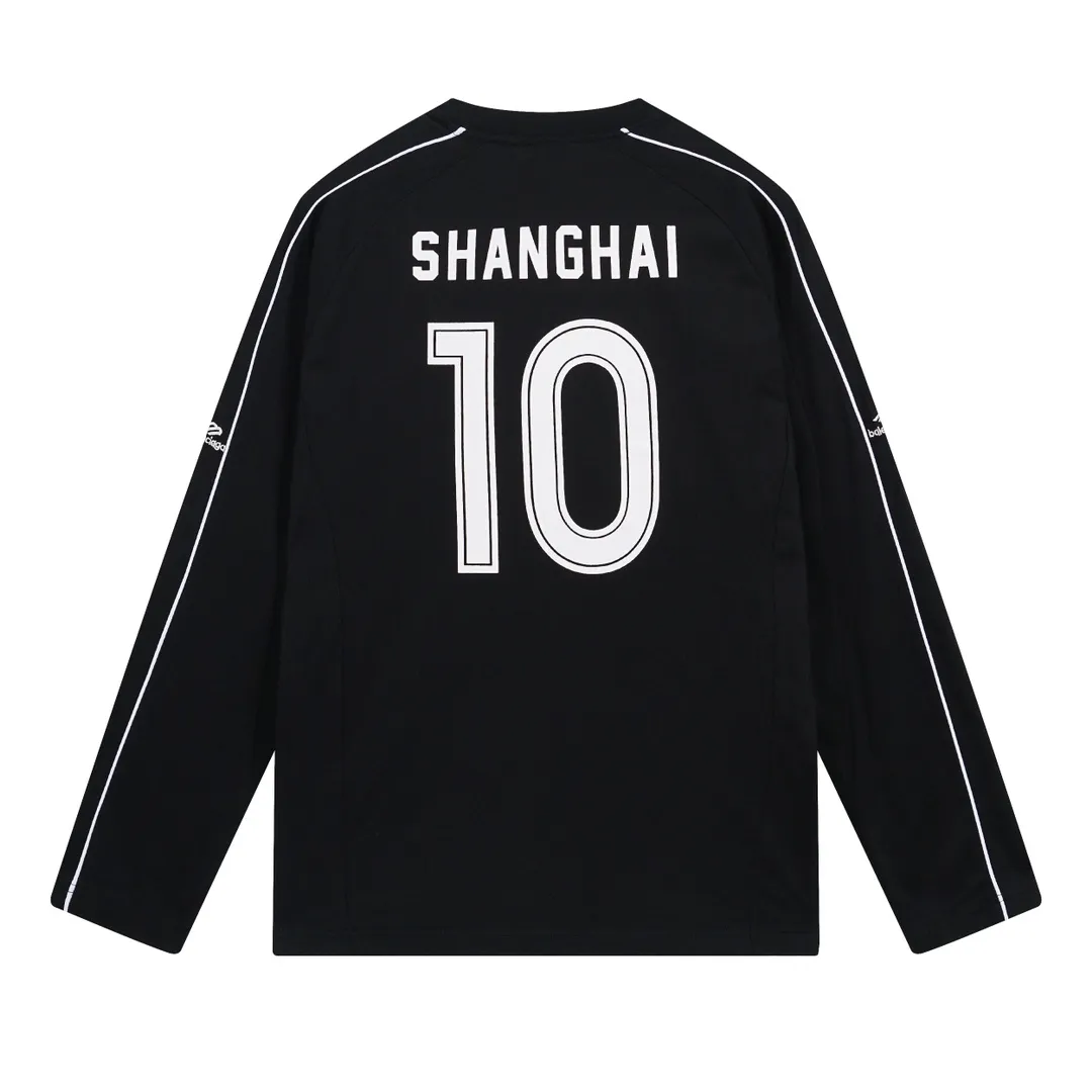 🅿️340 BALENCI*GA Paris Manchester United co-branded football No. 10 embroidery printed long sleeves, the fabric is made of Paris custom-woven and dyed double yarn pure cotton fabric. The weight is 280g. The thread is custom-woven and dyed without color difference. The front and rear panels use imported glue screen printing technology + the front and left sleeves use imported Tajima embroidery machine matt light heavy embroidery technology, two high-temperature shaping washes, os dropped shoulders, loose version, same style for men and women! ! -Color: black pink white red -SIZE: XS S M L style number 8606#