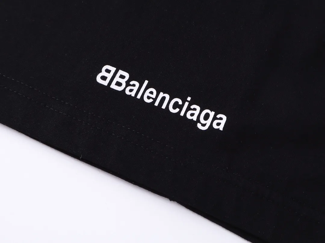 🅿️340 BALENCI*GA Paris Manchester United co-branded football No. 10 embroidery printed long sleeves, the fabric is made of Paris custom-woven and dyed double yarn pure cotton fabric. The weight is 280g. The thread is custom-woven and dyed without color difference. The front and rear panels use imported glue screen printing technology + the front and left sleeves use imported Tajima embroidery machine matt light heavy embroidery technology, two high-temperature shaping washes, os dropped shoulders, loose version, same style for men and women! ! -Color: black pink white red -SIZE: XS S M L style number 8606#
