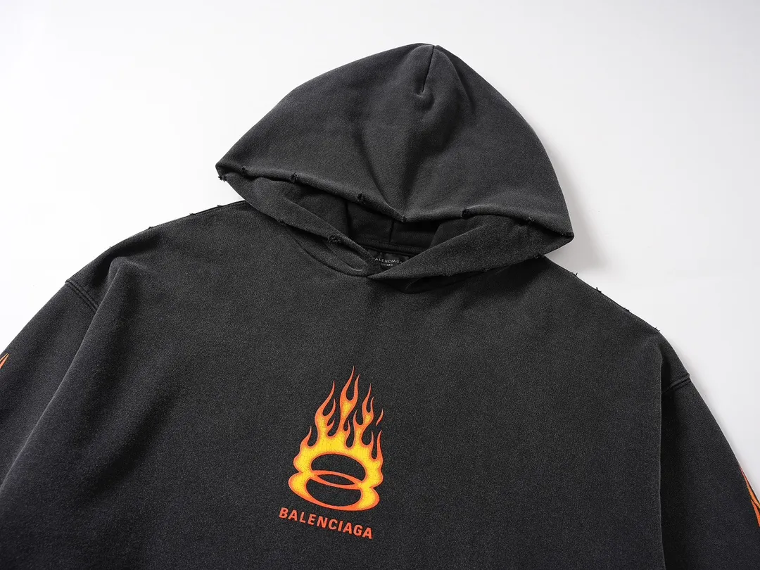 🅿️350 real photos [Top version. Official website quality] BALENCI*GA/Paris#.2024#Double Ring# Flame Direct Injection Printed Washed and Distressed Hooded Sweatshirt 2024 New Style. Genuine product developed at the first time, widely used in the market. Happy printing comparison! The fabric is made of Paris ZP custom-woven and dyed cotton sweatshirt. Weighing 460 grams, the cloth surface is clean. The cloth pattern is clear, soft and comfortable. The threads are dyed with no color difference. The printing uses environmentally friendly imported materials for direct printing, with clear patterns and three-dimensional effects. The entire garment is washed, distressed and worn. The version adopts OS loose shoulder design. Same style for men and women. Code: BL238937 Color: washed black Size: XS S M L
