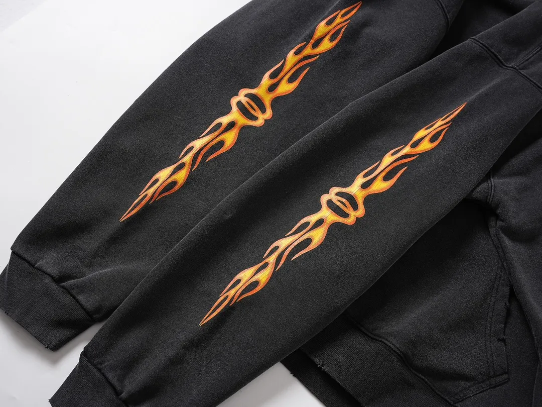 🅿️350 real photos [Top version. Official website quality] BALENCI*GA/Paris#.2024#Double Ring# Flame Direct Injection Printed Washed and Distressed Hooded Sweatshirt 2024 New Style. Genuine product developed at the first time, widely used in the market. Happy printing comparison! The fabric is made of Paris ZP custom-woven and dyed cotton sweatshirt. Weighing 460 grams, the cloth surface is clean. The cloth pattern is clear, soft and comfortable. The threads are dyed with no color difference. The printing uses environmentally friendly imported materials for direct printing, with clear patterns and three-dimensional effects. The entire garment is washed, distressed and worn. The version adopts OS loose shoulder design. Same style for men and women. Code: BL238937 Color: washed black Size: XS S M L