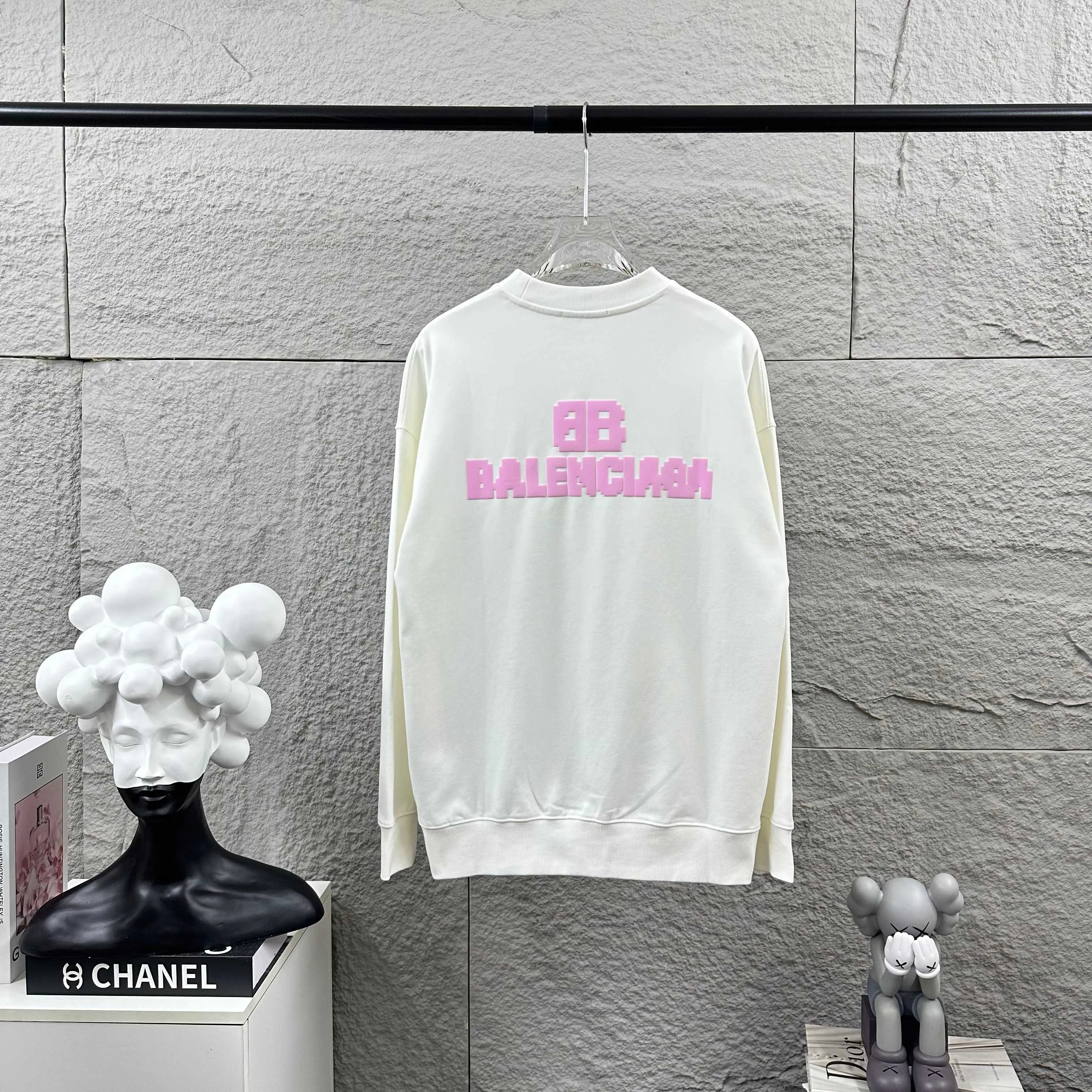 🅿️260 BALENCI*GA Paris 2025 early autumn and winter new long-sleeved sweatshirt Classic letter three-dimensional foaming technology Customized terry fabric Round neck pullover Unisex color Color: black white Size: S (90-130 pounds) M (120-150 pounds) L (140-165 pounds) XL (160-180 pounds) XXL (180-210 pounds)