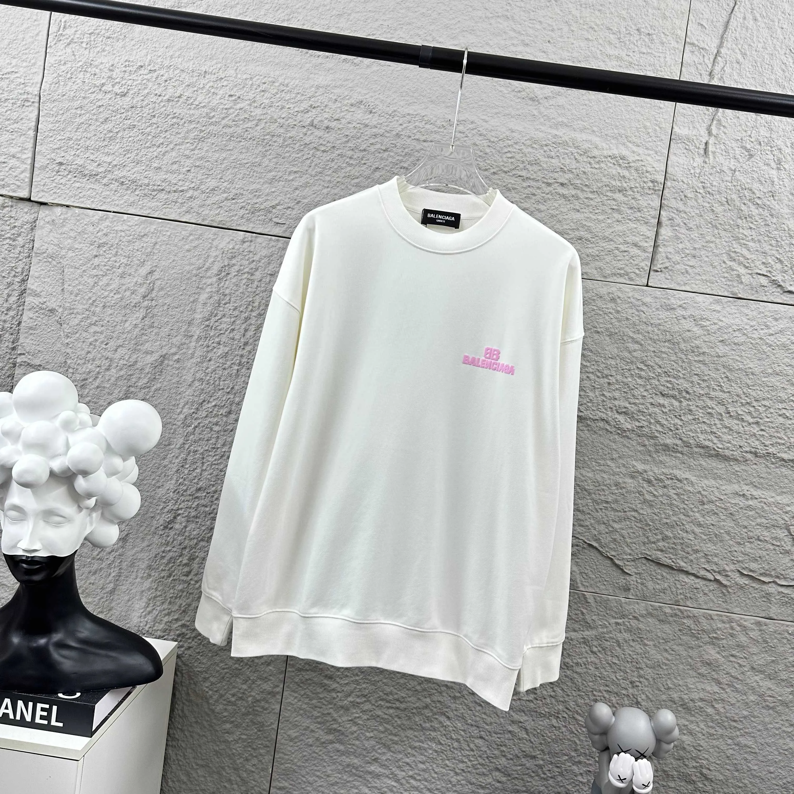 🅿️260 BALENCI*GA Paris 2025 early autumn and winter new long-sleeved sweatshirt Classic letter three-dimensional foaming technology Customized terry fabric Round neck pullover Unisex color Color: black white Size: S (90-130 pounds) M (120-150 pounds) L (140-165 pounds) XL (160-180 pounds) XXL (180-210 pounds)