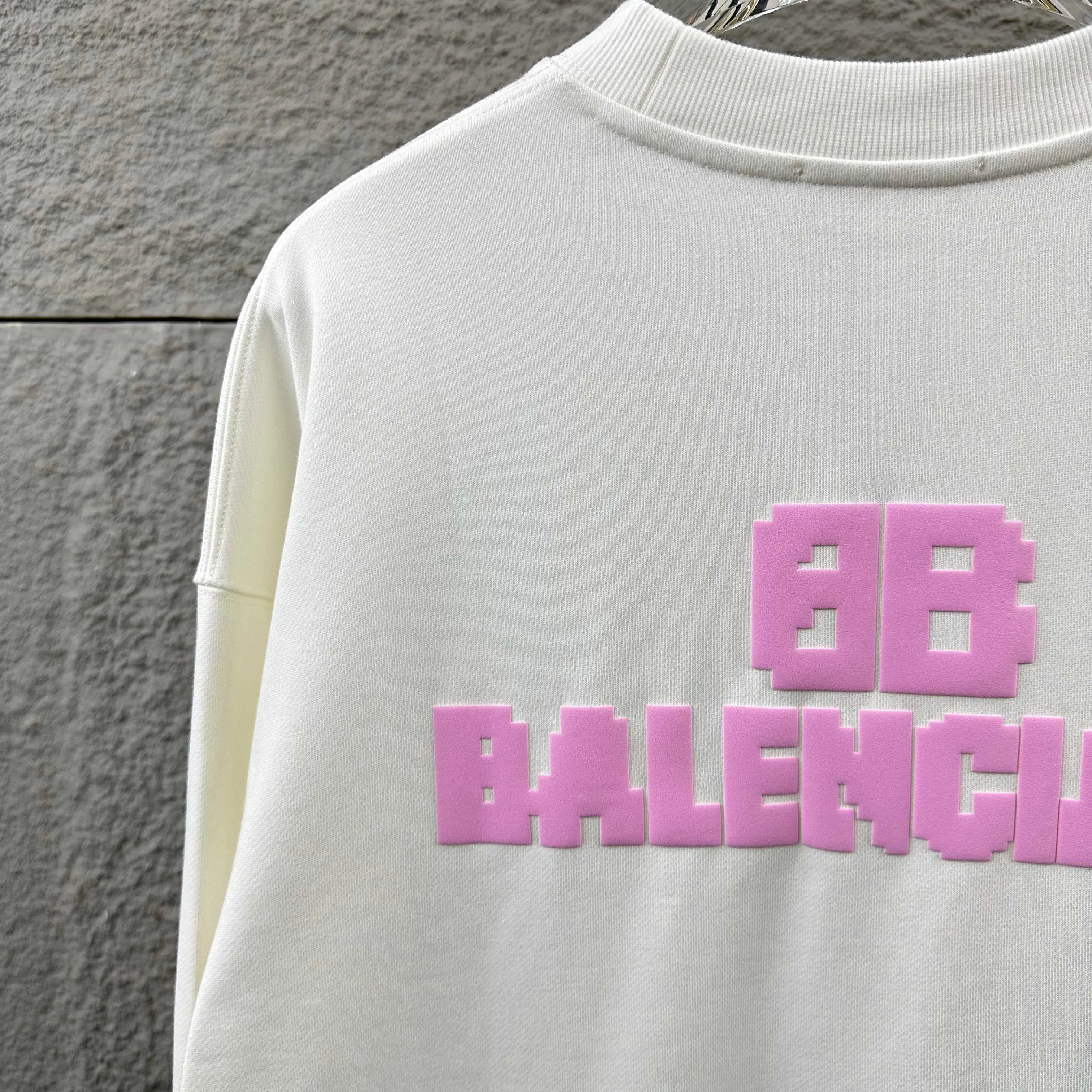 🅿️260 BALENCI*GA Paris 2025 early autumn and winter new long-sleeved sweatshirt Classic letter three-dimensional foaming technology Customized terry fabric Round neck pullover Unisex color Color: black white Size: S (90-130 pounds) M (120-150 pounds) L (140-165 pounds) XL (160-180 pounds) XXL (180-210 pounds)