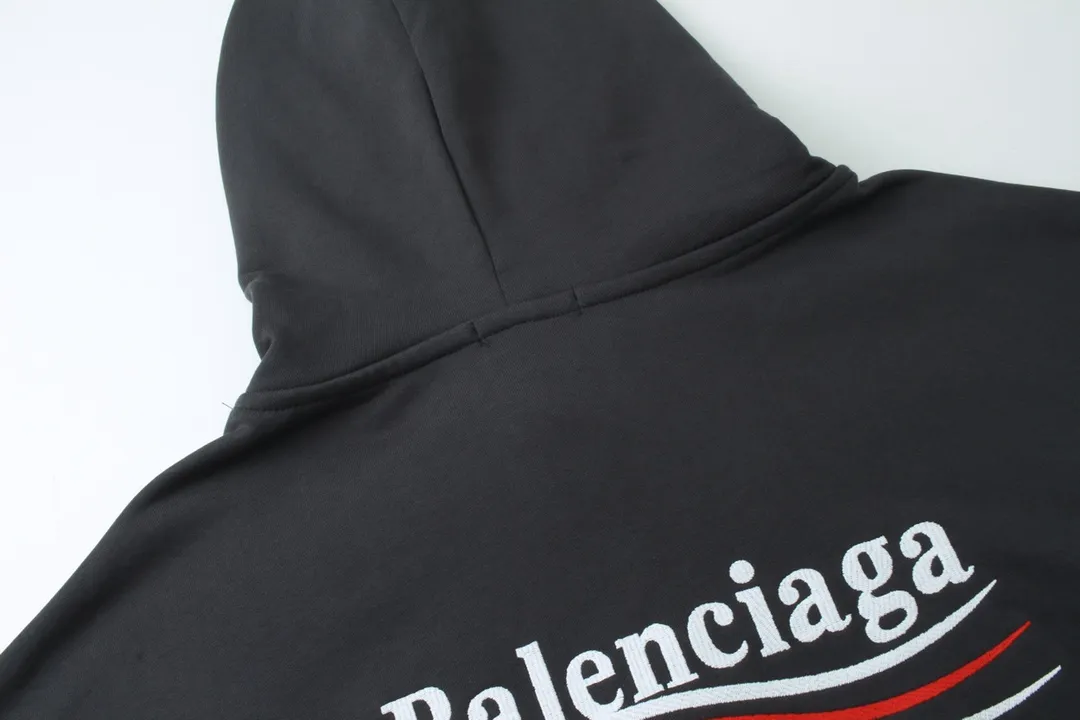 🅿️296 Detailed picture [Top version. Official website quality] BALENCI*GA/Paris. Classic style, #COLA Embroidered Hooded Long-Sleeve Sweatshirt# The fabric is made of Paris ZP custom-woven and dyed cotton terry sweatshirt, with a weight of 450 grams. The cloth surface is clean. The cloth pattern is clear, soft and comfortable. The threads are dyed with no color difference. The classic letter LOGO pattern is embroidered with an imported Tajima embroidery machine. The letters are clear and have a strong three-dimensional effect. Restored brick cabinets. Welcome to compare. The version adopts OS loose shoulder version. Same style for men and women. Code: BL238035 Color: black, white, cement white, dark gray Size: XS S M L