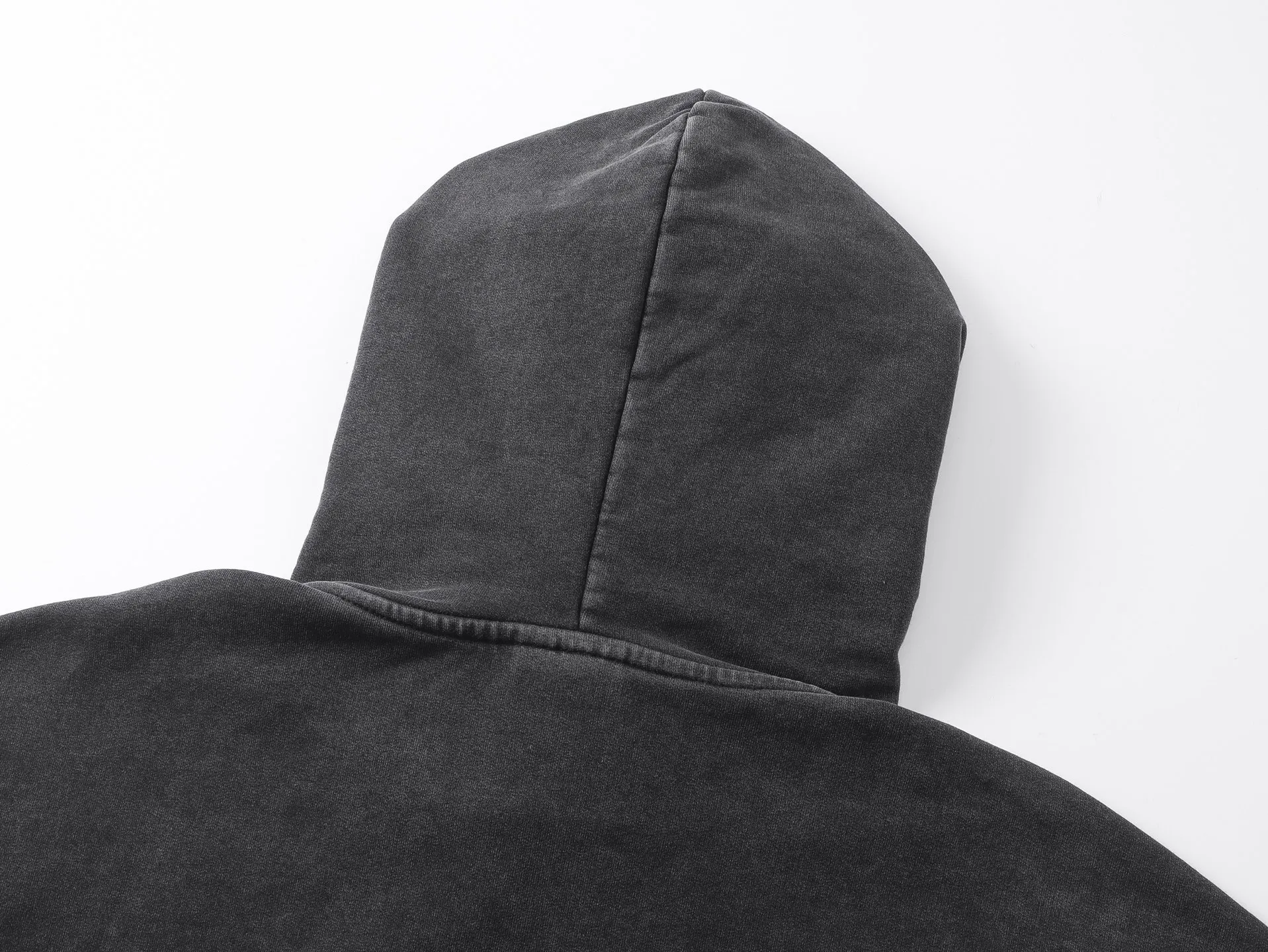 🅿️336 Detailed pictures [Top version. Official website quality] BALENCI*GA/Paris. 25ss latest model. Paris English color LOGO foam printed washed and worn hooded sweatshirt. The brick cabinet is synchronized. The fabric is made of Paris ZP custom-woven and dyed cotton sweatshirt, with a weight of 460 grams. The cloth surface is clean. The cloth pattern is clear, soft and comfortable, and the threads are dyed with no color difference. The classic pattern is foam printed using environmentally friendly imported materials, with clear letters and a strong three-dimensional feel. Restored brick cabinet. The garments were washed and aged, and polished by many hands. Produced by ultra-heavy craftsmanship, the market currency is very different, welcome to compare. The version adopts OS loose shoulder design. The same style for men and women. Code: BL259928 Color: Washed black, floral gray Size: XS S M L