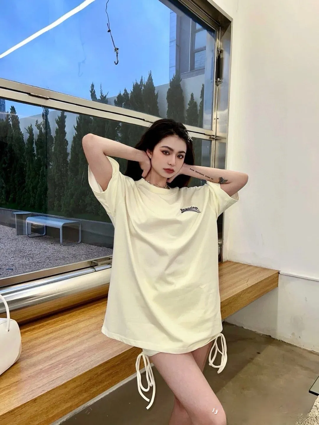 ♻️💯Upper body reference model picture❤️The top tested version of Balenciaga BALENCIAGA Cola Mailang embroidered printed short-sleeved T-shirts of the same style for male and female couples stars. Three colors are available, ensuring the same fabric as the original version, no color difference! Customized dyeing in a package! INS, Xiaohongshu’s popular style, classics that never fade away! The king of orders in Spain, the fried chicken is highly recommended! 32S 280g pure cotton double yarn fabric, comfortable and wide! Full of drape! The printing uses Tajima embroidery machine imported from Japan, which is known as the fighter among embroidery machines. The embroidery is meticulous, with no threads or skipped threads, the printing and embroidery are full and fine, and the letter spacing is consistent with ZP! Wearing it gives you full confidence and peace of mind! The labels and washes are all correct! On behalf of G at the same level! Consistent packaging at the counter!  Size: XS-L Color: Beige, taro purple, active gray, light hemp gray, beige P:260
