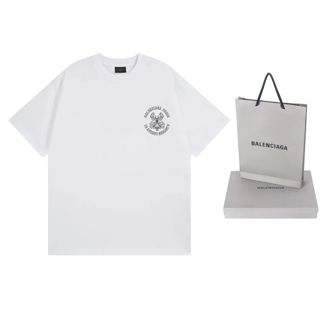 🅿️170 real shots [Top version. Official website quality] BALENCI*GA/Paris.SS25 latest model. The new LOGO monogram is printed on the front and back of the short-sleeved T-shirt. The brick cabinet is synchronized. It is developed at the first time and the fabric is made of Paris ZP custom-woven and dyed cotton double yarn. Weighing 260 grams, the cloth surface is clean. The cloth pattern is clear, soft and comfortable. The threads are dyed with no color difference. The printing is made of environmentally friendly imported materials. The letters are clear and the effect is three-dimensional. The version adopts OS loose shoulder design. Same style for men and women. Code: BL223619 Color: black, white Size: XS S M L