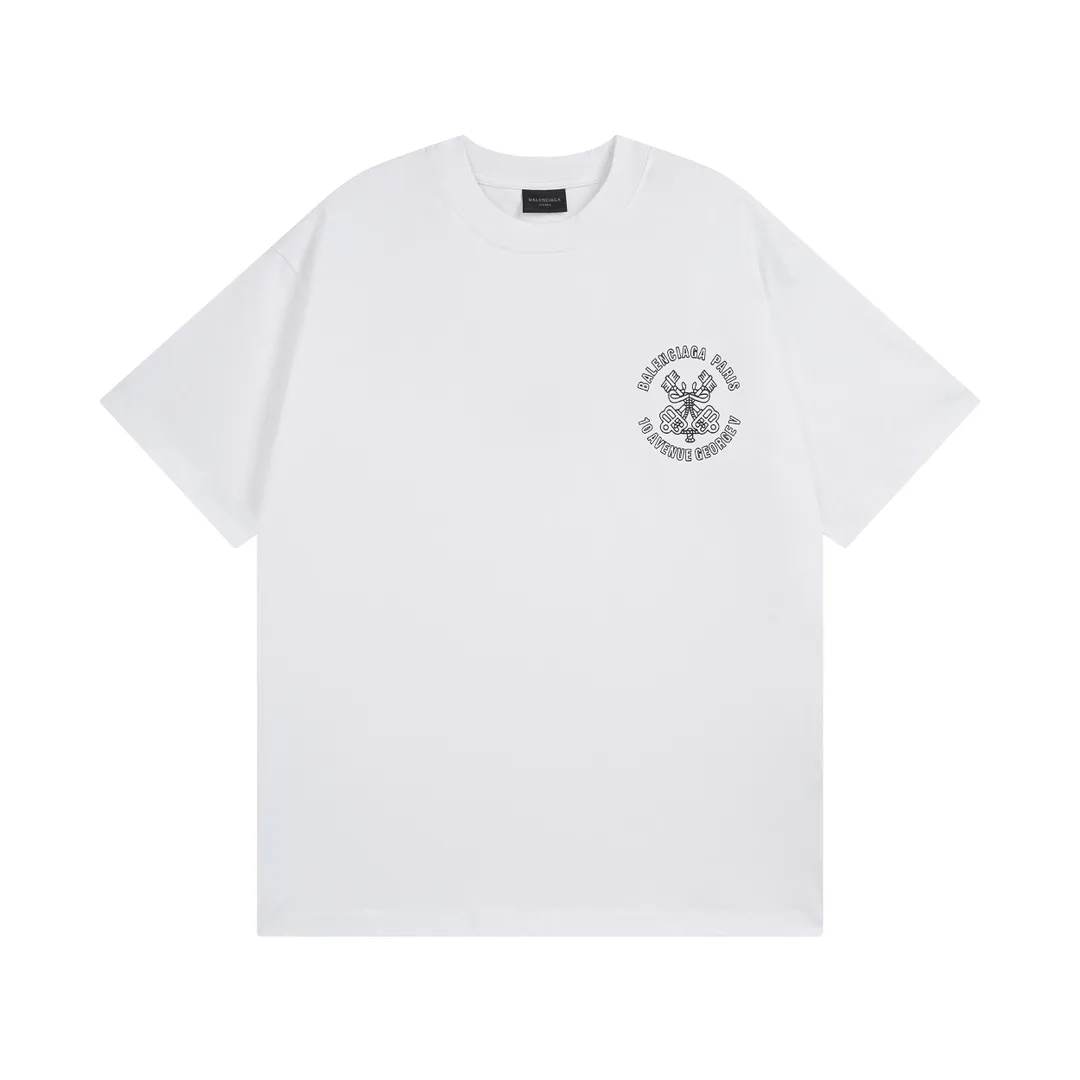 🅿️170 real shots [Top version. Official website quality] BALENCI*GA/Paris.SS25 latest model. The new LOGO monogram is printed on the front and back of the short-sleeved T-shirt. The brick cabinet is synchronized. It is developed at the first time and the fabric is made of Paris ZP custom-woven and dyed cotton double yarn. Weighing 260 grams, the cloth surface is clean. The cloth pattern is clear, soft and comfortable. The threads are dyed with no color difference. The printing is made of environmentally friendly imported materials. The letters are clear and the effect is three-dimensional. The version adopts OS loose shoulder design. Same style for men and women. Code: BL223619 Color: black, white Size: XS S M L