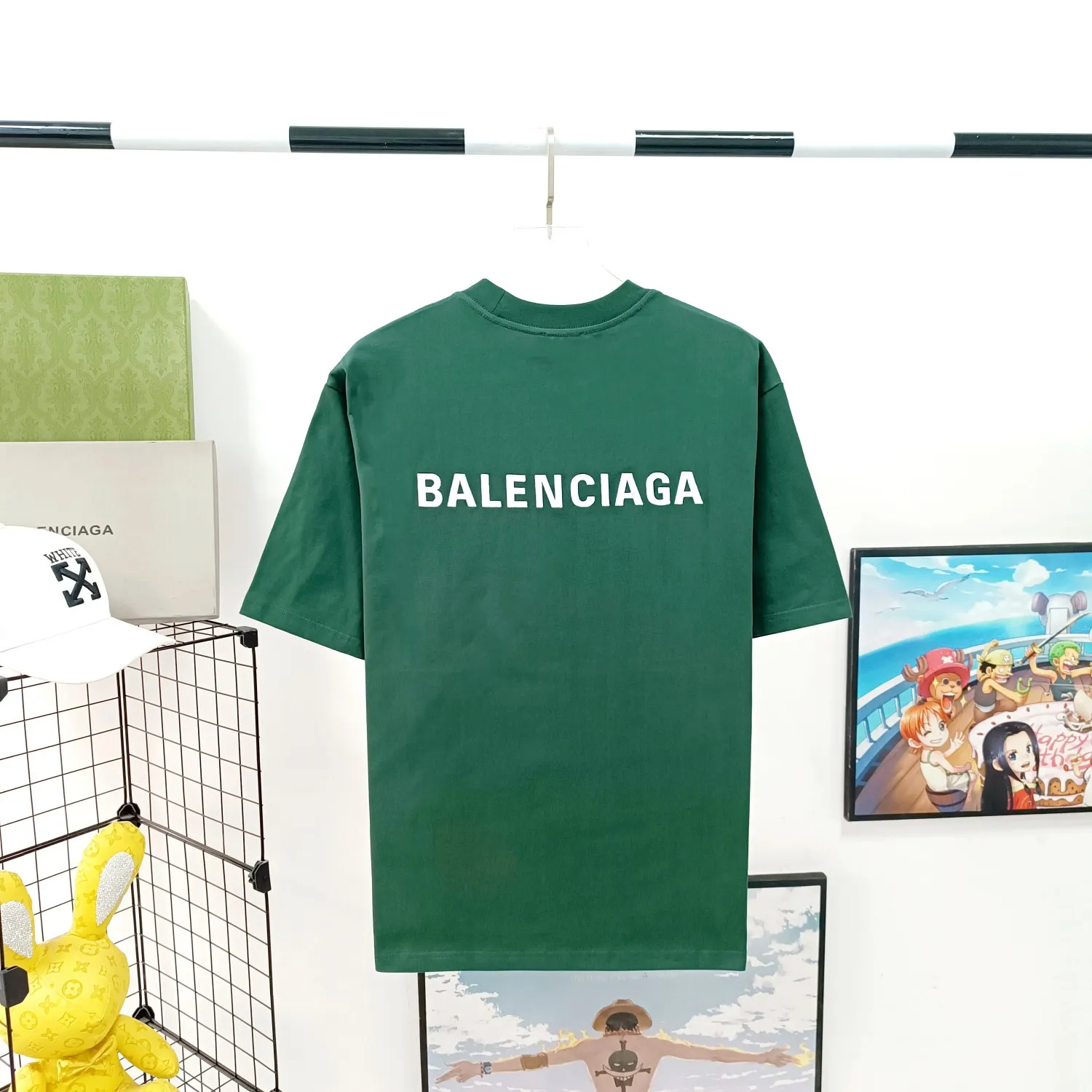 [New] The top tried and tested version of BALENCIAGA with large LOGO basic letters on the back, pure cotton loose fit for male and female couples, the same fashion brand high-end short-sleeved T-shirt. The god of simplicity in Paris, a volume sought after by many stars. Lisa’s favorite basic short-sleeved Paris style, which has a very high appearance rate. Wear alone, paired with jeans, shorts, and sweatpants, it's a versatile style. Xiaohongshu, a hot item on INS, a must-have for Paris fans. The logo slogan on the back is made of Tajima embroidery technology. Please pay attention to the importance of the version. Don't make a pattern based on the pictures. If you don't have the original version, you won't be able to make it look one to one like the original version. At most, you can just make a look. It's just a piece of clothing without a soul. The fabric is made of 24S 260g double yarn pure cotton fabric. The threads and fabric are custom woven and dyed in the same style, without color difference.  A complete set of customized tags, collar tags, washed, plastic bags, and most importantly, a complete set of bags, tag codes, and codes are all authentic.  Color: White Black Royal Blue Apricot Floral Gray Pink Beige Chinese Red Deep Sea Blue Purple Size: XS-L P:250