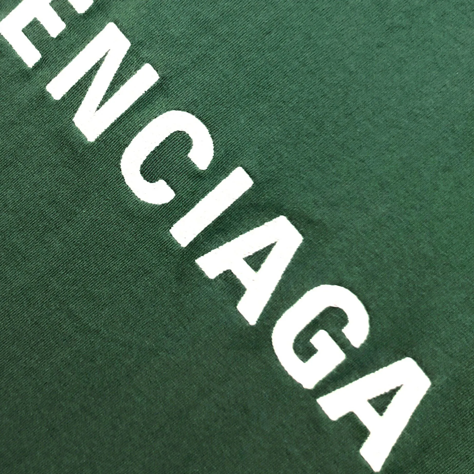 [New] The top tried and tested version of BALENCIAGA with large LOGO basic letters on the back, pure cotton loose fit for male and female couples, the same fashion brand high-end short-sleeved T-shirt. The god of simplicity in Paris, a volume sought after by many stars. Lisa’s favorite basic short-sleeved Paris style, which has a very high appearance rate. Wear alone, paired with jeans, shorts, and sweatpants, it's a versatile style. Xiaohongshu, a hot item on INS, a must-have for Paris fans. The logo slogan on the back is made of Tajima embroidery technology. Please pay attention to the importance of the version. Don't make a pattern based on the pictures. If you don't have the original version, you won't be able to make it look one to one like the original version. At most, you can just make a look. It's just a piece of clothing without a soul. The fabric is made of 24S 260g double yarn pure cotton fabric. The threads and fabric are custom woven and dyed in the same style, without color difference.  A complete set of customized tags, collar tags, washed, plastic bags, and most importantly, a complete set of bags, tag codes, and codes are all authentic.  Color: White Black Royal Blue Apricot Floral Gray Pink Beige Chinese Red Deep Sea Blue Purple Size: XS-L P:250