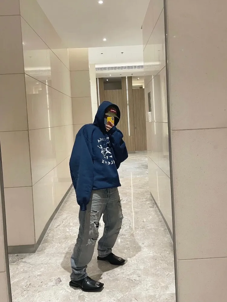 ♻️💯Reference model picture for the upper body❤️The top tested version Balenciaga BALENCIAGA running men's running marathon pure cotton loose loose men's and women's couple's same style autumn and winter hoodie hooded sweatshirt. The printing uses imported glue, high-coverage screen printing technology, high printing accuracy, and no tooth edges. Neat, refreshing, and clear texture. The fabric is made of 480g combed cotton fabric, which is full of drape! Color: Black White Dark Blue Size: XS-L P:450