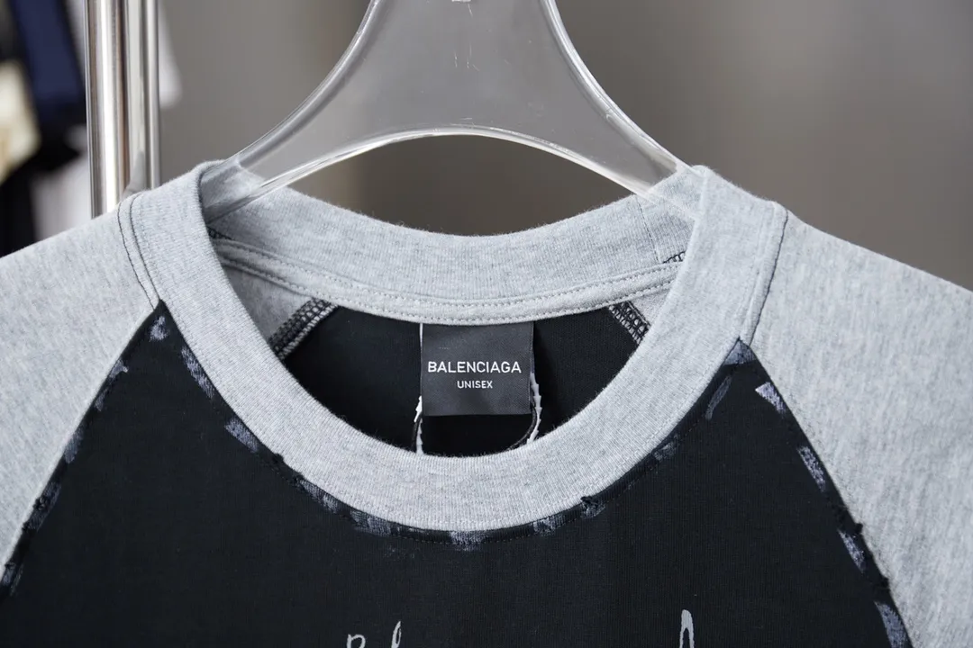 🅿️210 BALELE Balenciaga 25SS early spring new style Contrast color splicing letter logo embroidered short sleeves Light luxury essential item for daily commuting for men and women Correct version Welcome to compare Detailed features · 320g 100% pure cotton double yarn jersey fabric · Custom dyed in the same cylinder, special thickened 32 count double-strand 1X1 thread · Letter logo embroidery · Contrast color stitching on the sleeves · Double-needle sewing and cross-seam technology · Original main mark, washed tag, brand moisture-proof paper packaging Color: white/black/yellow Size: S/M/L/XL