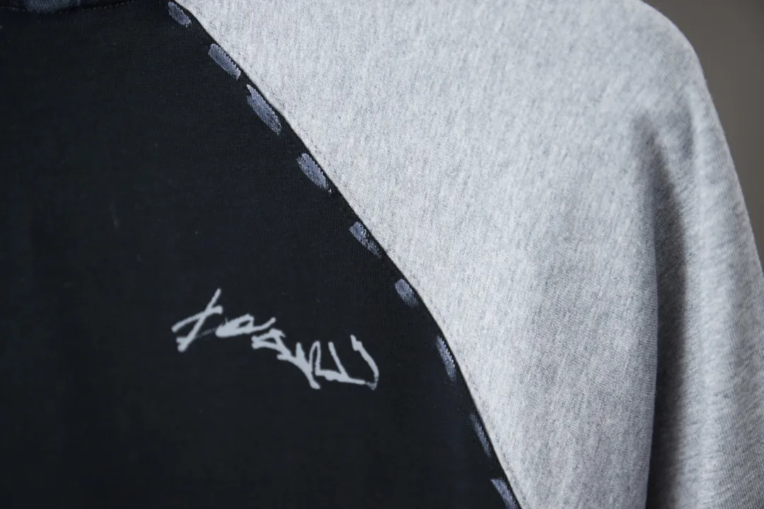 🅿️210 BALELE Balenciaga 25SS early spring new style Contrast color splicing letter logo embroidered short sleeves Light luxury essential item for daily commuting for men and women Correct version Welcome to compare Detailed features · 320g 100% pure cotton double yarn jersey fabric · Custom dyed in the same cylinder, special thickened 32 count double-strand 1X1 thread · Letter logo embroidery · Contrast color stitching on the sleeves · Double-needle sewing and cross-seam technology · Original main mark, washed tag, brand moisture-proof paper packaging Color: white/black/yellow Size: S/M/L/XL