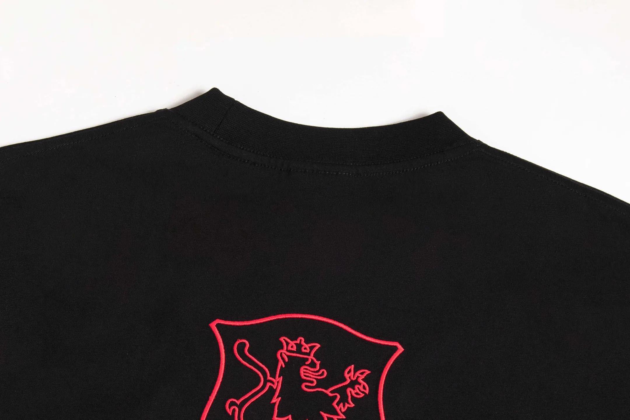 🅿️180 9183# Detailed picture Top version [[BALENCIA*GA] official website quality Paris new co-branded LION CLUB letter LOGO embroidered short-sleeved T-shirt OS version Loose dropped shoulders Unisex fabric: 260g 100% cotton double yarn Technology: embroidery on the front and rear panels on the left and right sleeves Garment washing Shape fixation Color: black Size: XS S M L