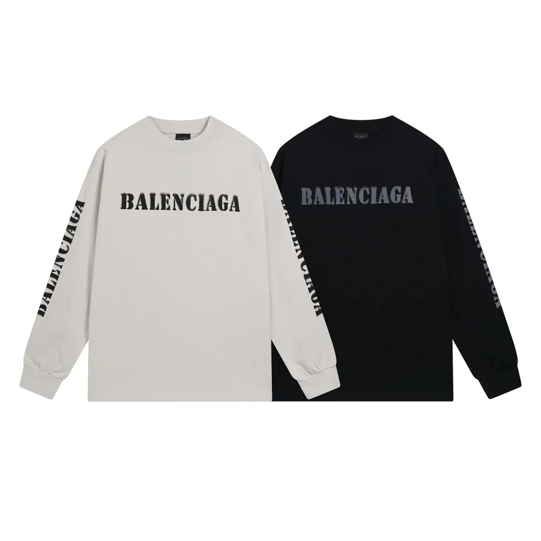 🅿️216 Real photos [Top version. Official website quality] BALENCI*GA/Paris. 2024 new style blurred letter LOGO printed ready-to-wear worn long-sleeved T-shirt. Brick cabinets are synchronized. Genuine products are developed at the first time, and you can print and compare! The fabric is made of Paris ZP custom-woven and dyed cotton double yarn. Weighing 260 grams, the cloth surface is clean. The cloth pattern is clear, soft and comfortable. The threads are dyed with no color difference. The classic LOGO is printed with environmentally friendly imported materials and dot direct printing technology, with a three-dimensional effect. Restored brick cabinet. Ready-made clothes are worn and worn, different market currency, welcome to compare, the version adopts OS loose shoulder version. Same style for men and women Coding: BL225038 Color: black, off-white Size: XS S M L