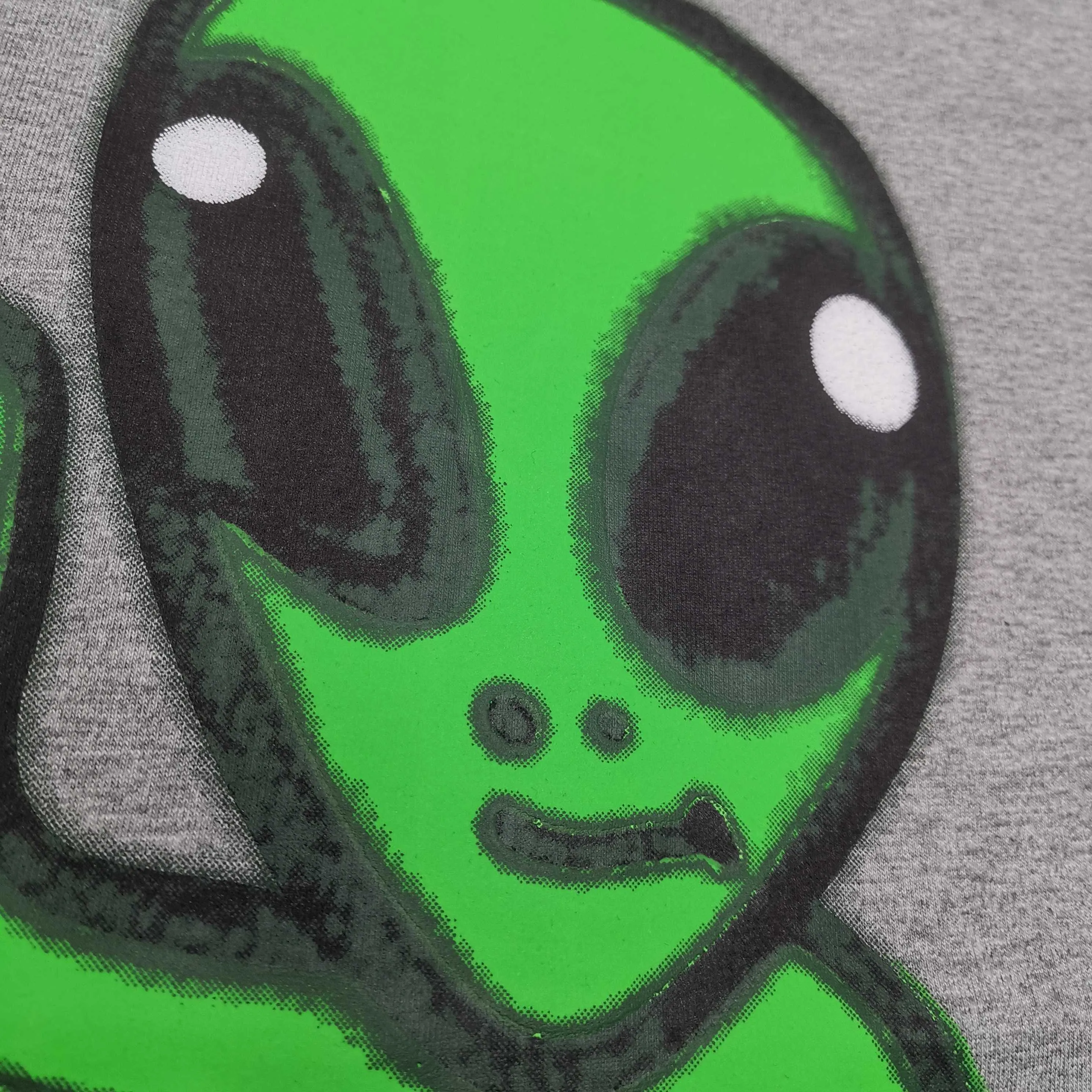 [Top version. Official website quality] BALENCI*GA/25 new style. The front is directly printed with hithg there + dripley art work + luminous effect, aliens are printed on the front, smiley faces are printed on the back, short-sleeved T-shirt with embroidered letters on the right sleeve # SS25 latest style. Research and development at the first time, different market currencies. Comparisons welcome. The fabric is made of Paris ZP custom-woven and dyed cotton double yarn. Weighing 260 grams, the cloth surface is clean. The cloth pattern is clear, soft and comfortable. The threads are dyed with no color difference. Printing adopts computer direct printing. Jubie market currency. Welcome to compare. The version adopts OS loose shoulder design. Same style for men and women. Color: off-white, black, floral gray. Size: XS S M L P260
