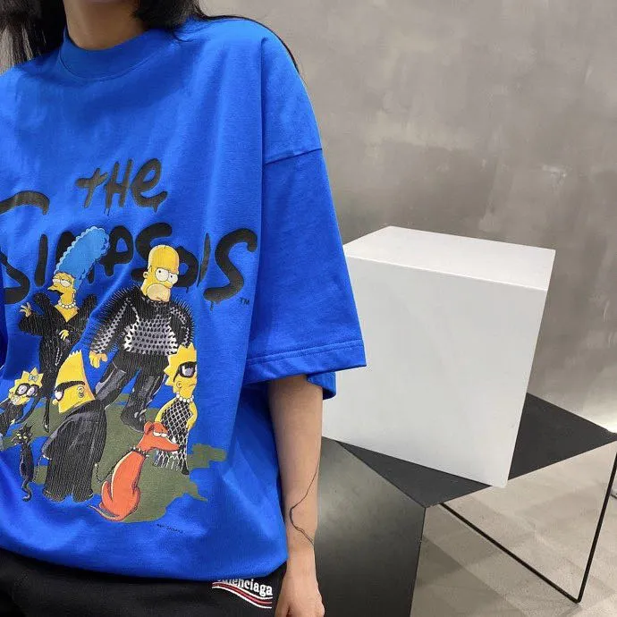 ♻️💯Upper body reference model picture❤️The new top-notch proven version Balenciaga BALENCIAGA The Simpsons cartoon pattern burst pattern pure cotton loose short-sleeved T-shirt for men and women couples. The process uses Korlay printing cracking effect. The front panel printing glue bursting effect uses imported transparent slurry to scrape the bottom to make the printing bursting feel uniform. (PS: If this process is missing, the printing will easily fall off in large areas after cracking.) The embroidery at the hem uses a Tajima embroidery machine imported from Japan, which makes the size and spacing of the letters even, and the hollows of the letters will not be filled. Precise craftsmanship, full of details. The fabric is made of 24S 260g double yarn cotton fabric, brand new, washed, and labeled. Genuine products are consistent and synchronized, and coded authentic products are consistent and synchronized. Top tested version, accurate and flawless.  Color: Black White Yellow Blue Size: XS-L P:260