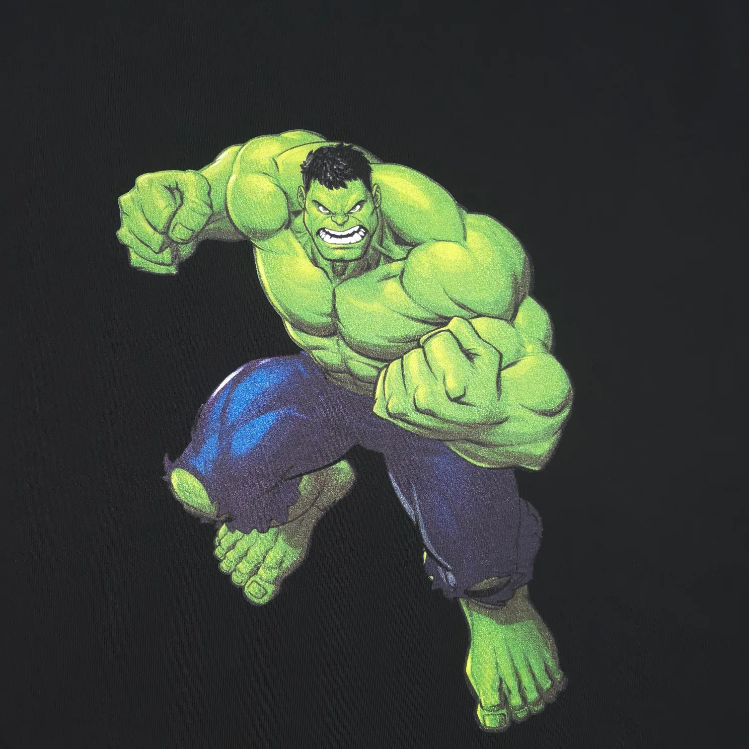 The strongest Balenciaga/Balenciaga Heavy Industry washed Hulk Marvel joint short-sleeved fabric is made of double yarn plain weave, 280g sweatshirt fabric; matched with 32S/1*2 fine cotton double yarn 1*1 rib, washed environmentally friendly dyed fabric, and the threads are in the same vat with no color difference.  The front printed green giant uses water-wash printing technology; it is made of imported environmentally friendly glue material (no odor) and mechanized printing technology. Mechanical printing has high precision, the positioning accuracy can reach ±0.02mm, the quality is stable, and the printing quality is clear, just like the photo. The body is washed and frayed and embroidered elements are added, which greatly increases the interest of the clothing; it has a unique visual effect. The special washing effect creates a unique aged effect. A unisex style that blurs the boundaries, with a classic dropped shoulder and oversize silhouette, and a loose and casual upper body. Color: Black Size: XS-L P:260