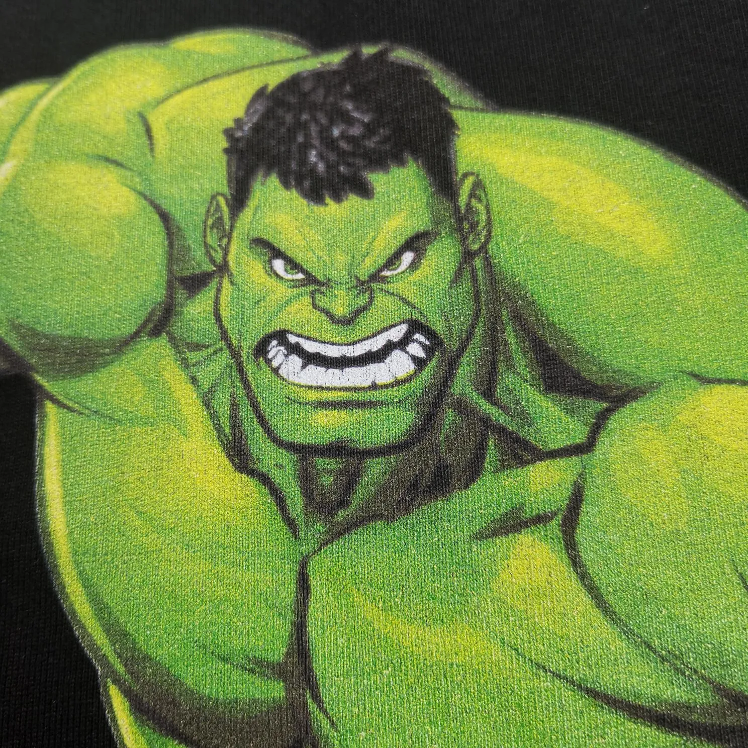 The strongest Balenciaga/Balenciaga Heavy Industry washed Hulk Marvel joint short-sleeved fabric is made of double yarn plain weave, 280g sweatshirt fabric; matched with 32S/1*2 fine cotton double yarn 1*1 rib, washed environmentally friendly dyed fabric, and the threads are in the same vat with no color difference.  The front printed green giant uses water-wash printing technology; it is made of imported environmentally friendly glue material (no odor) and mechanized printing technology. Mechanical printing has high precision, the positioning accuracy can reach ±0.02mm, the quality is stable, and the printing quality is clear, just like the photo. The body is washed and frayed and embroidered elements are added, which greatly increases the interest of the clothing; it has a unique visual effect. The special washing effect creates a unique aged effect. A unisex style that blurs the boundaries, with a classic dropped shoulder and oversize silhouette, and a loose and casual upper body. Color: Black Size: XS-L P:260