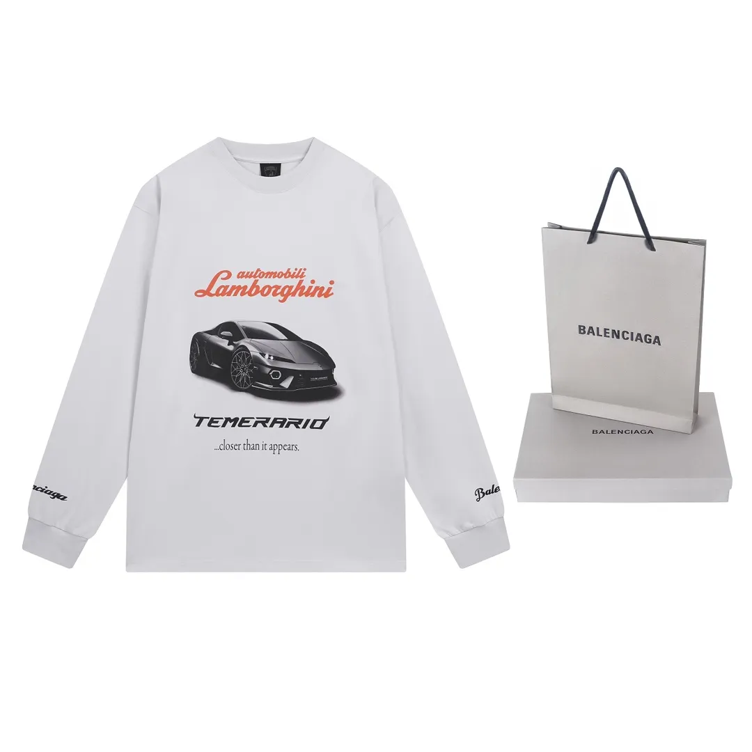 🅿️250 Actual pictures [Top version. Official website quality] BALENCI*GA/Paris co-branded Lamborghini Lamborghini front and back left and right sleeves direct-injection printed long-sleeved T-shirt # SS25 latest model. Research and development at the first time, different market currencies. Comparisons welcome. The fabric is made of Paris ZP custom-woven and dyed cotton double yarn. Weighing 260 grams, the cloth surface is clean. The cloth pattern is clear, soft and comfortable. The threads are dyed with no color difference. Printing adopts computer direct printing. The pattern letters are clear, three-dimensional and without burrs. Jubie market produces pictures based on pictures. Welcome to compare. The version adopts OS loose shoulder design. Same style for men and women. Code: BL255071 Color: white gray, black Size: XS S M L
